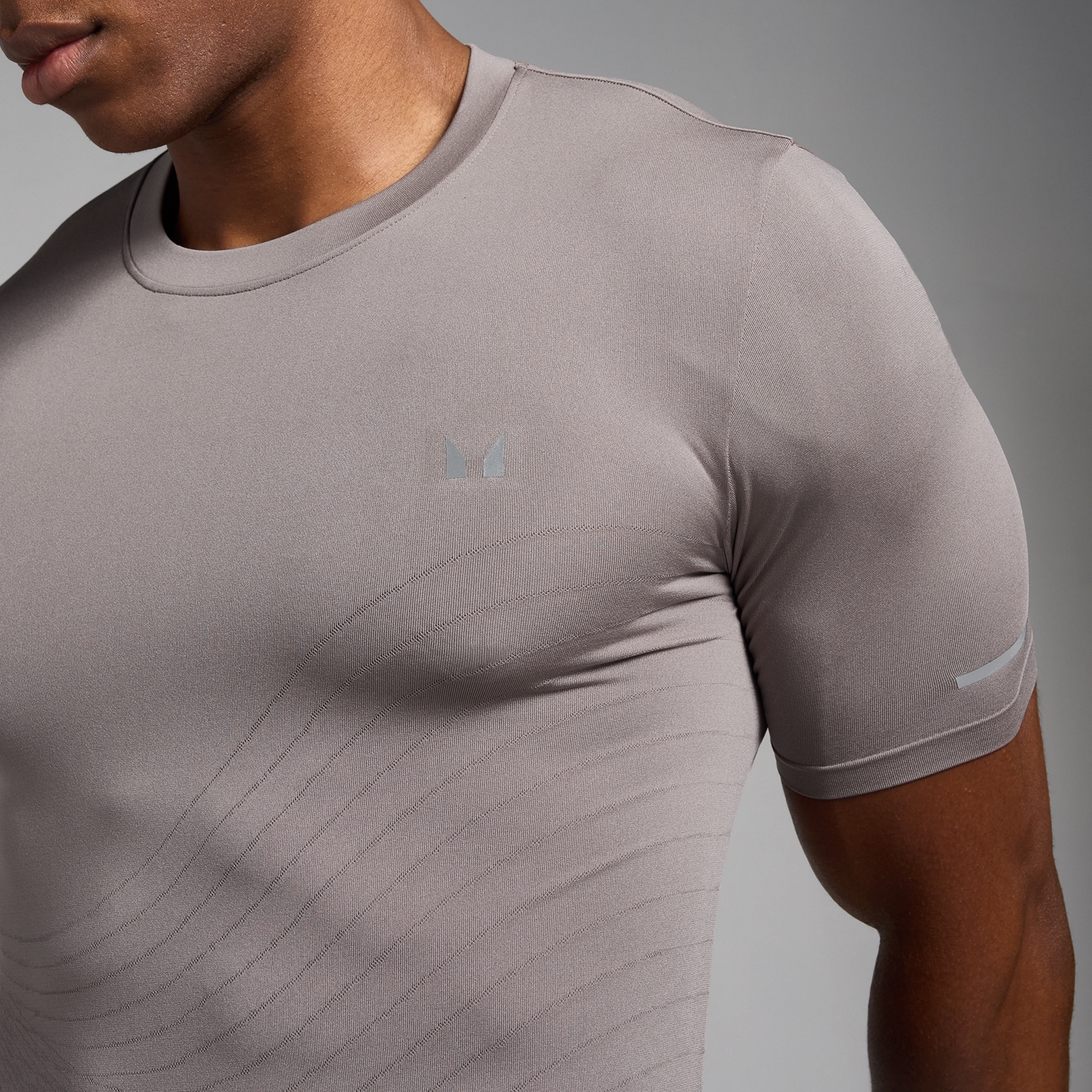 Thumbnail - MP Herren Active Nahtloses T-Shirt mit Aufdruck – Kühles Grau - XXL