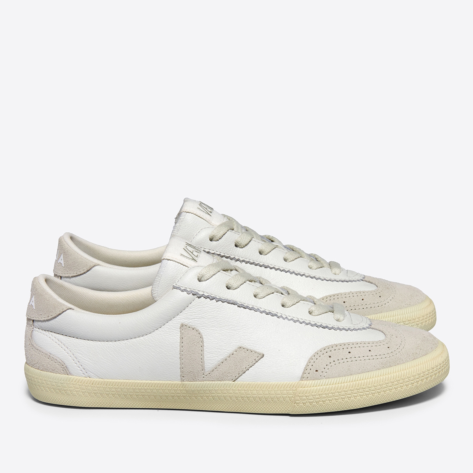 Veja Men's Volley Low Top Leather Trainers - UK 10