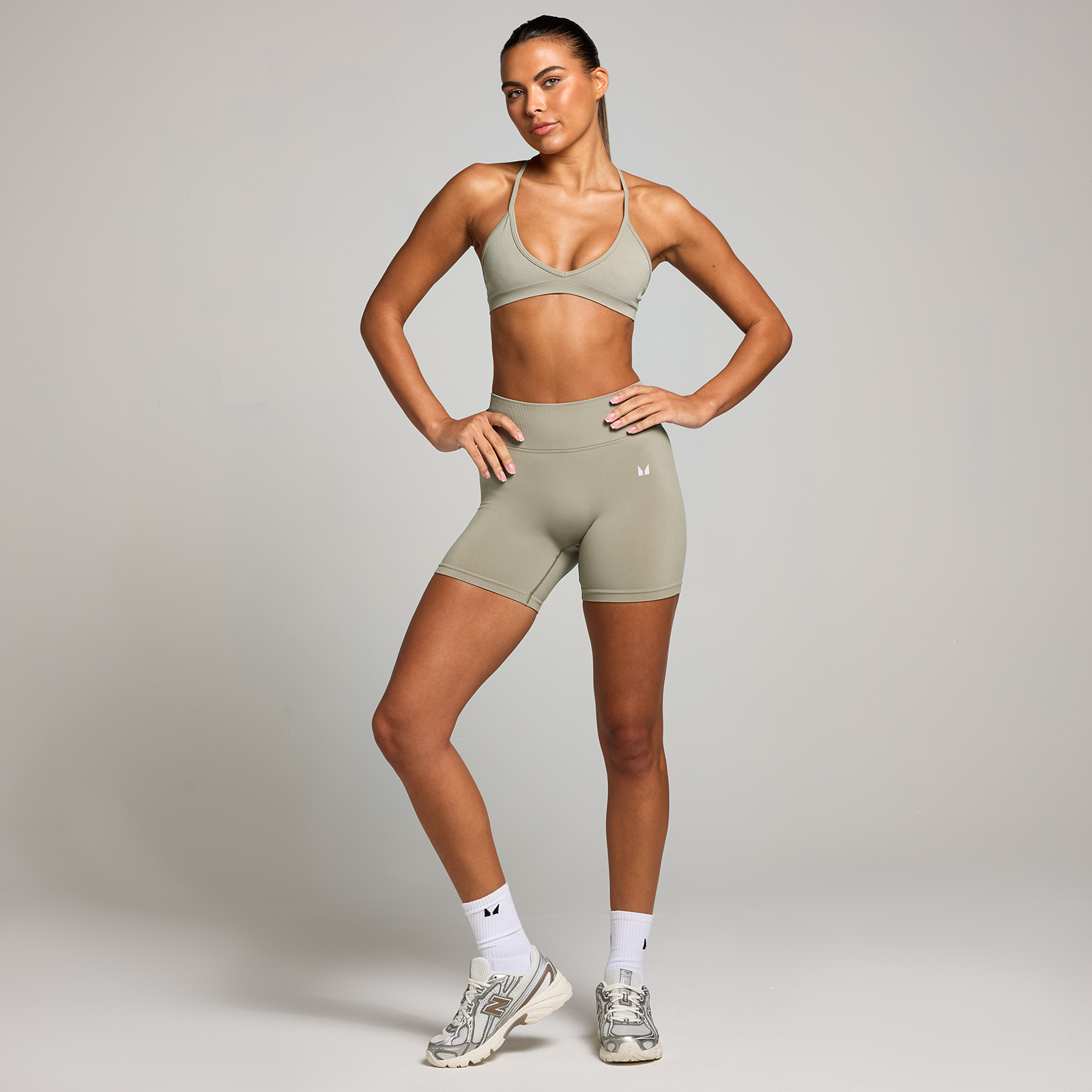 5059883433400 - MP Damen Nahtlose Unsichtbar-Scrunch-Shorts – Dunkles Salbeigrün - M