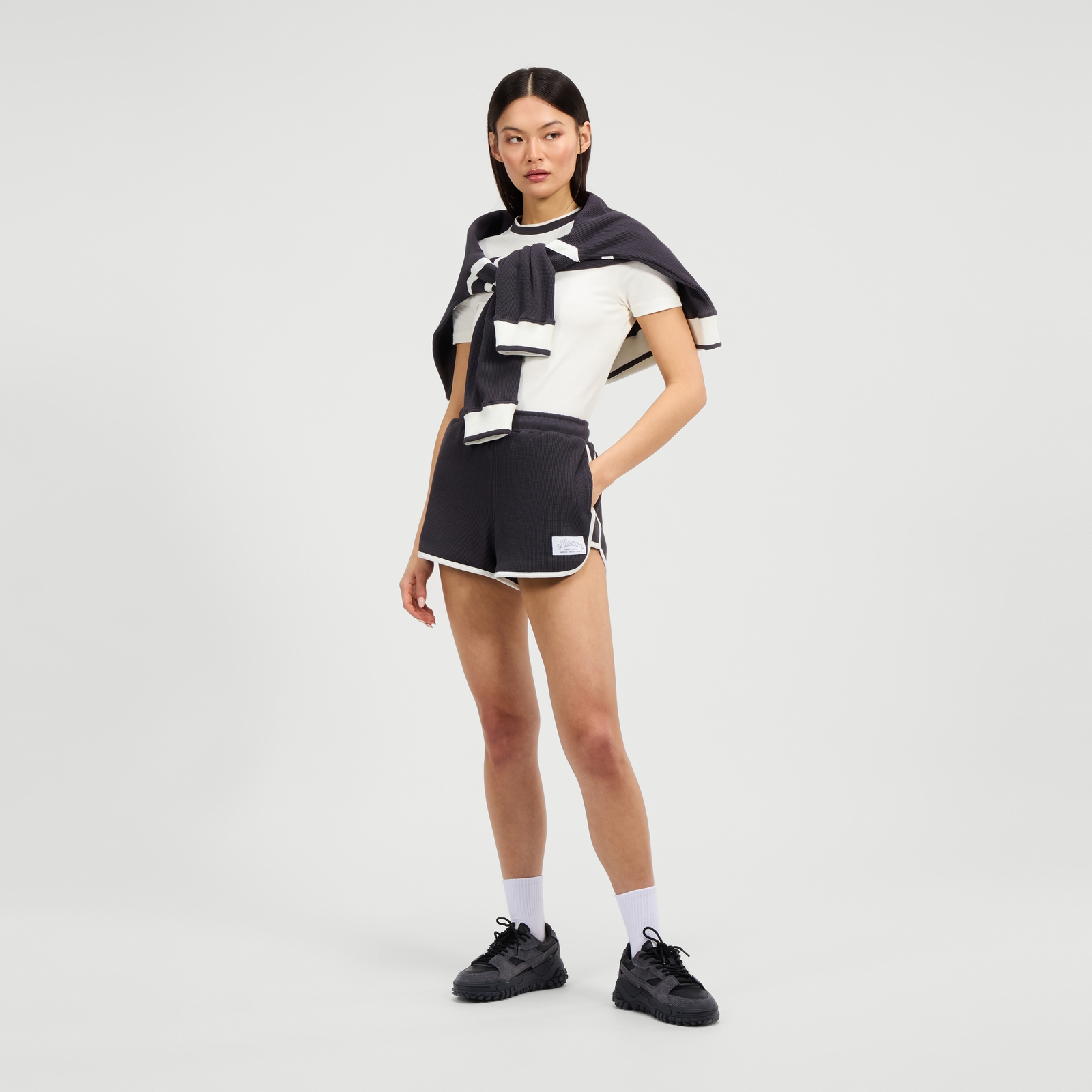 Women's Hallstat Short Dark Grey - 6