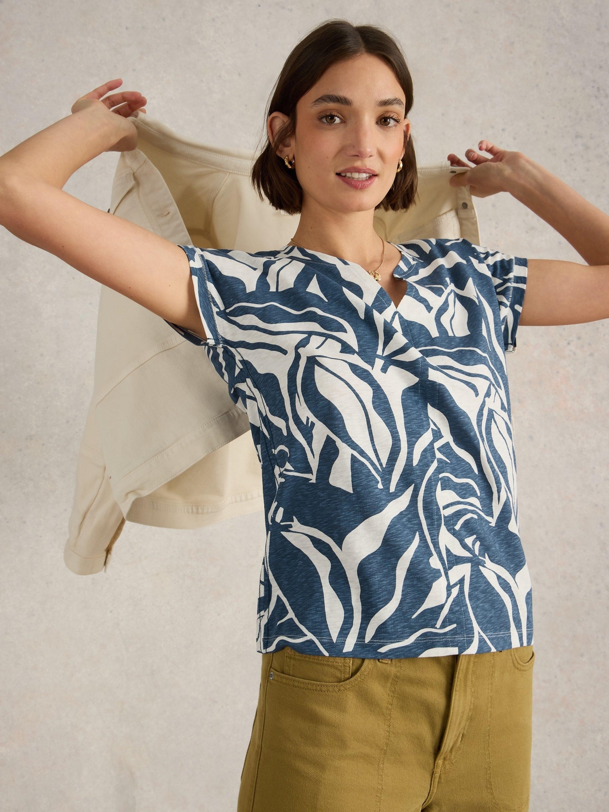T-Shirt Nelly mit Keilausschnitt - 36