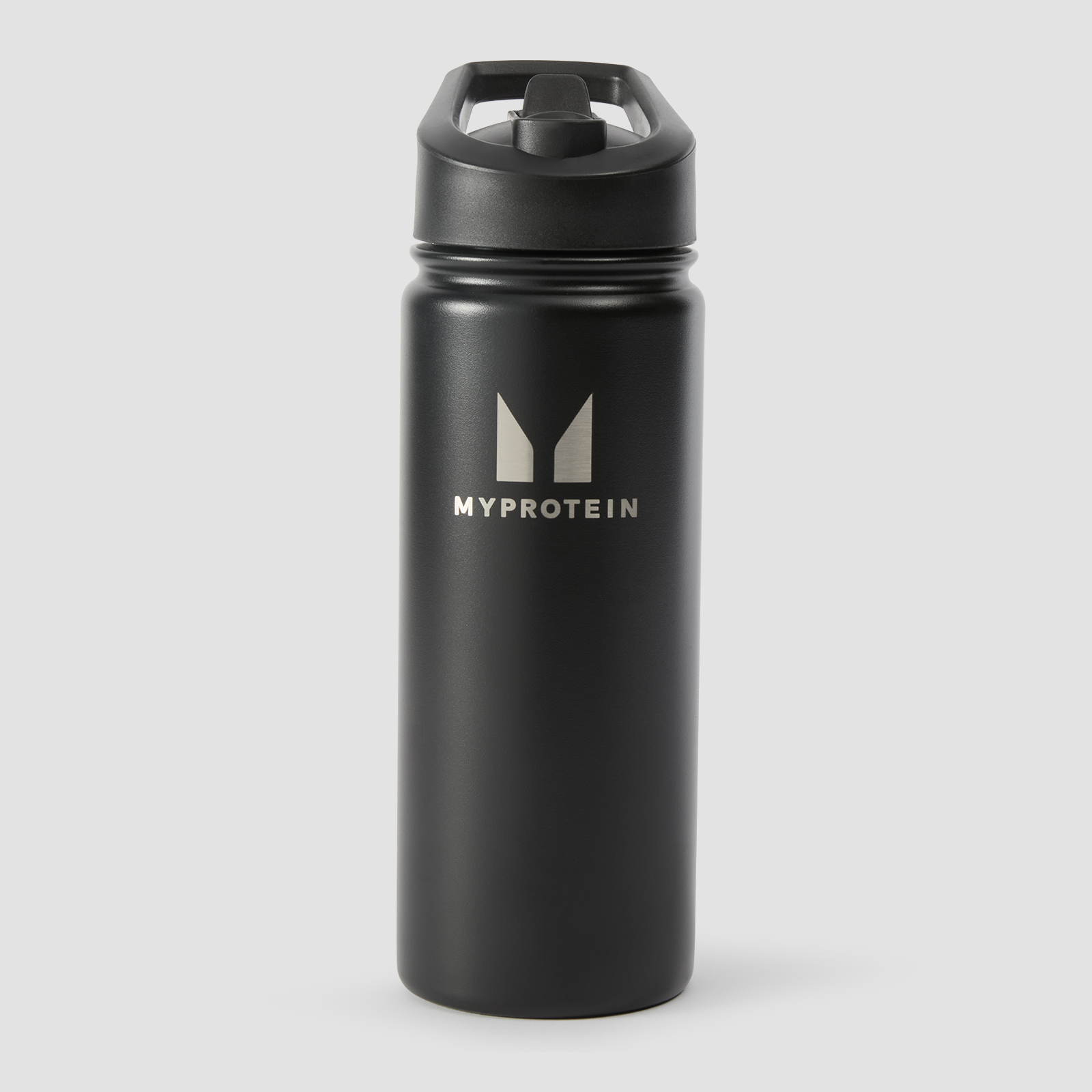 5059883409986 - Myprotein Flip-Trinkhalmflasche aus recyceltem Metall 500 ml – Schwarz