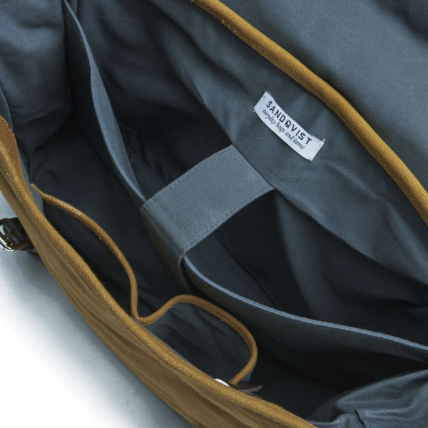 Sandqvist Men's Izzy Waxed Messenger Bag Khaki Free UK Delivery