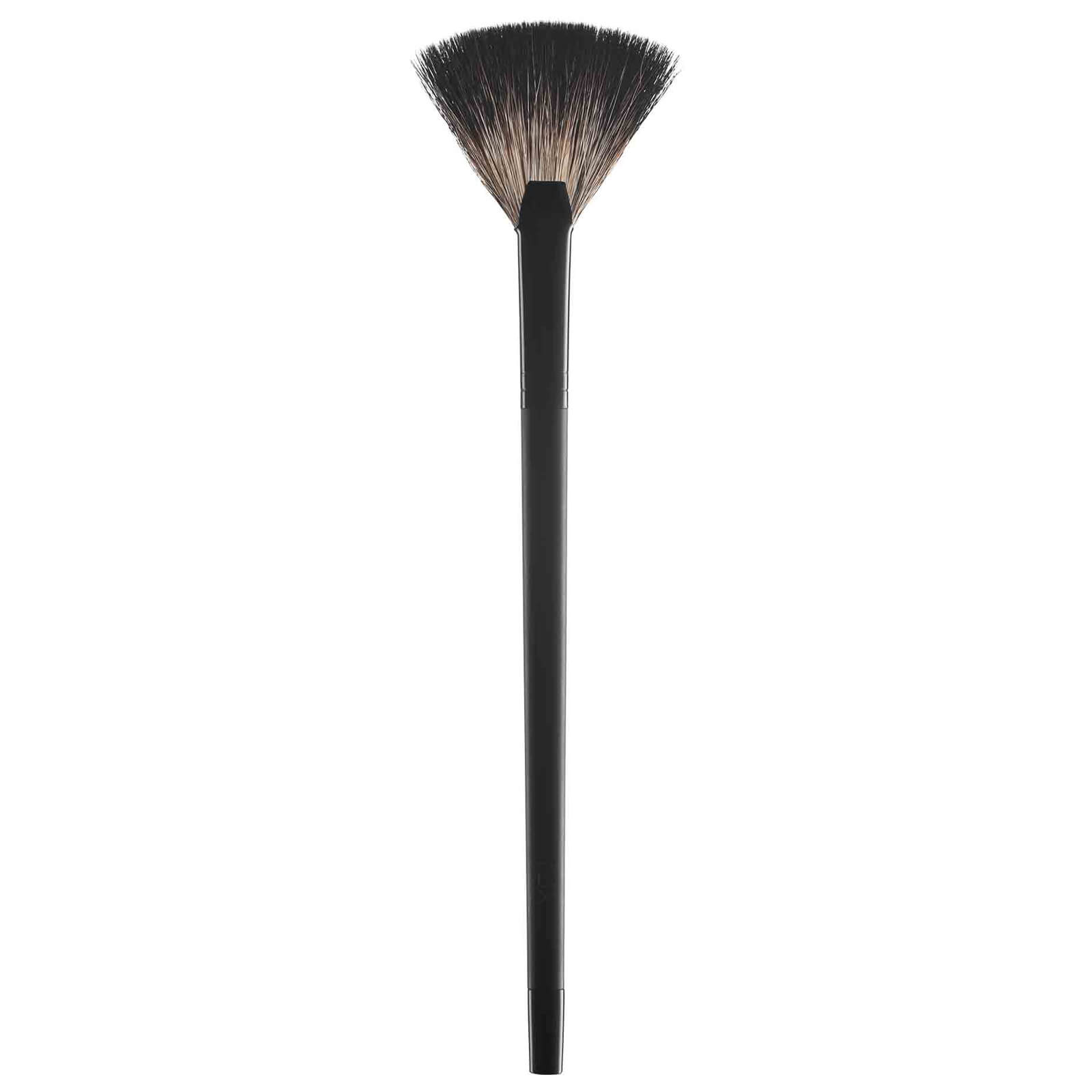 TBXTBX Fan Highlighter Brush DailyMail