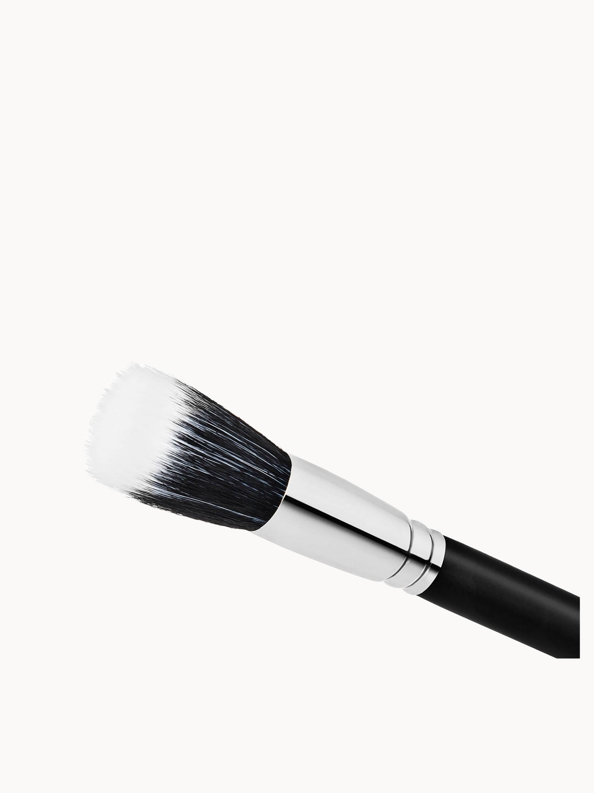 MAC 187S Duo Fibre Face Brush 2