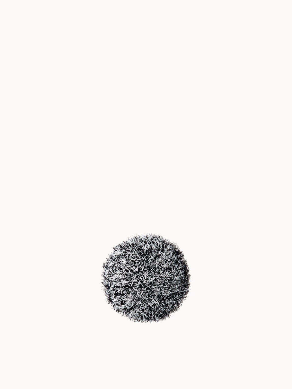 MAC 187S Duo Fibre Face Brush 3