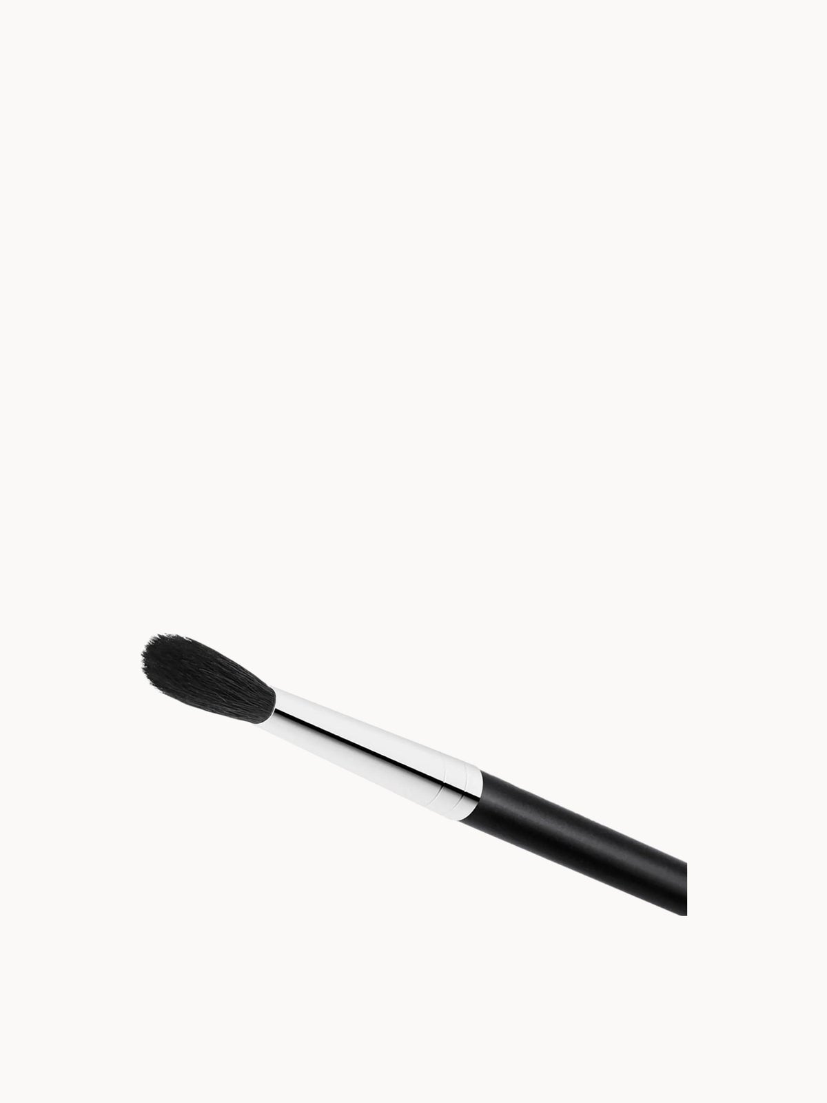 MAC 224S Tapered Eyeshadow Blending Brush, photo 2
