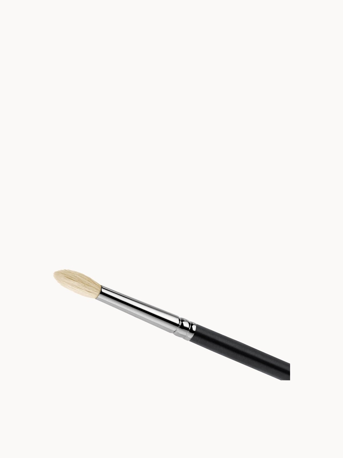 MAC 221S Mini Tapered Blending Brush 2