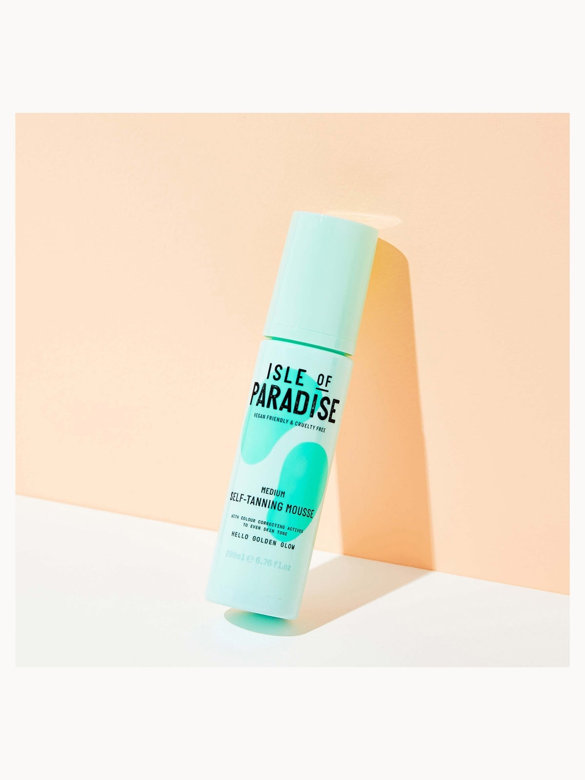 Isle of Paradise Self-Tanning Mousse - Medium 200ml 2