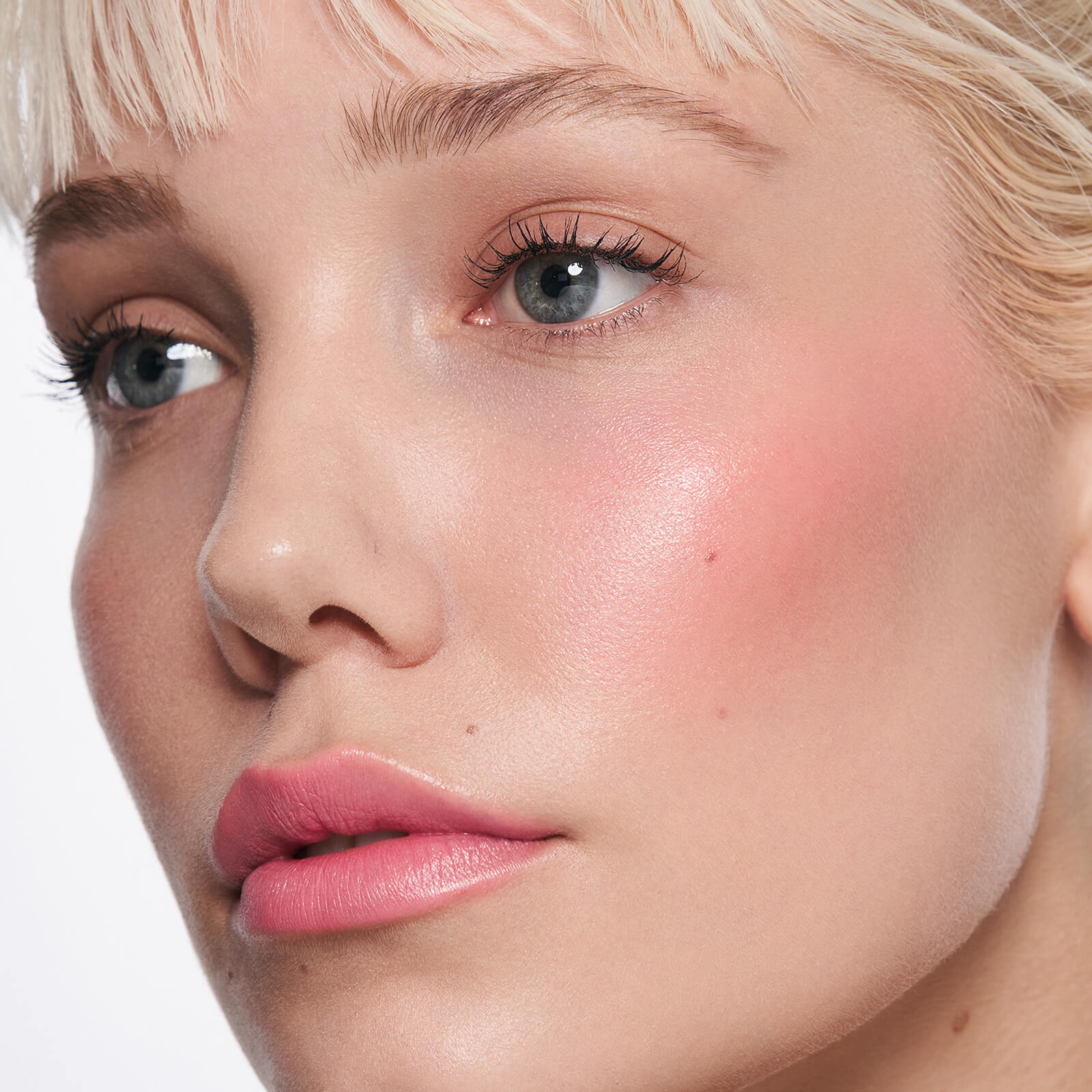 Красивые женские губы. Pink harmony. Красивые женские губы. Harmony lips. Неровный слой помады на губах.