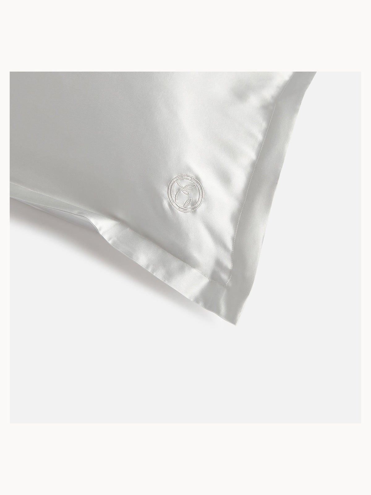 ESPA Home Oxford Edge Silk Pillowcase - Moonlight Grey 3