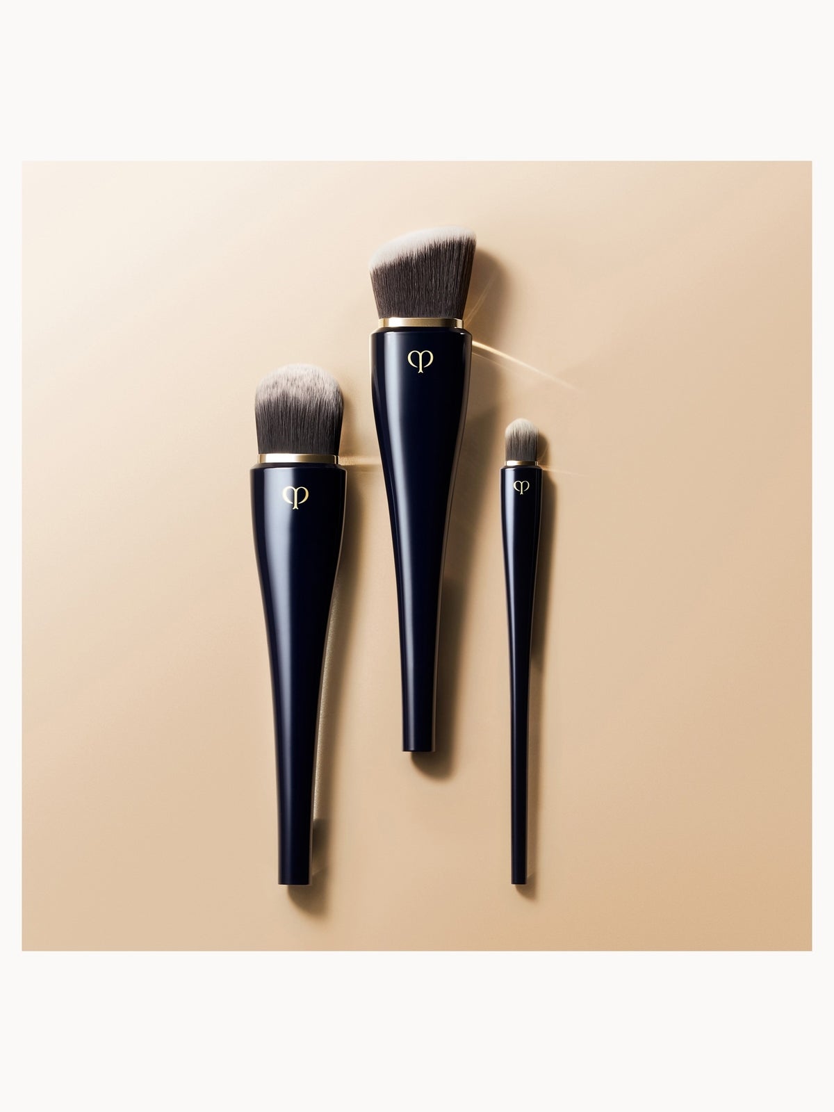 Clé de Peau Beauté Concealer Brush 2