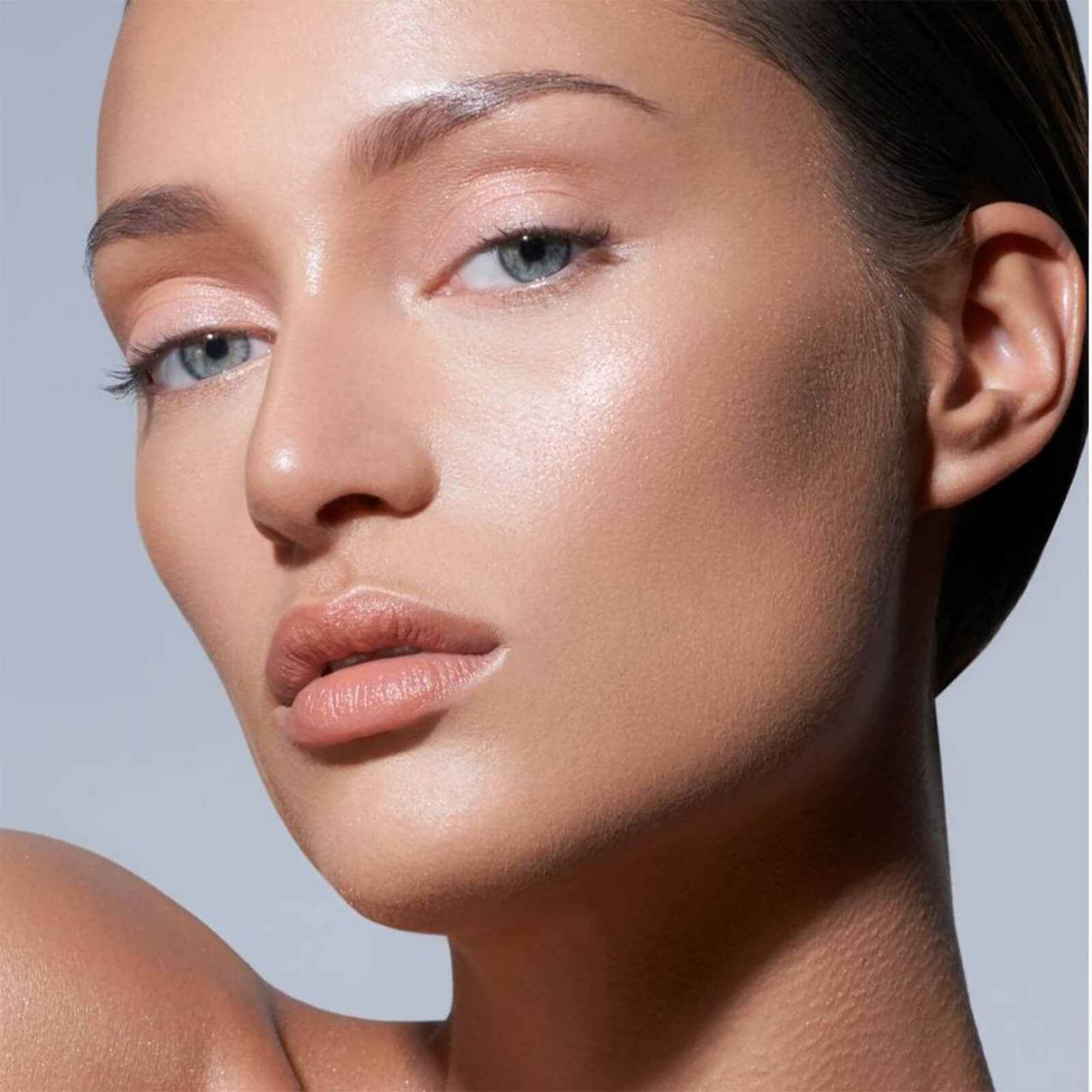 Danessa Myricks Beauty Evolution Powder - Invisible Golden 4.5 - Image 1