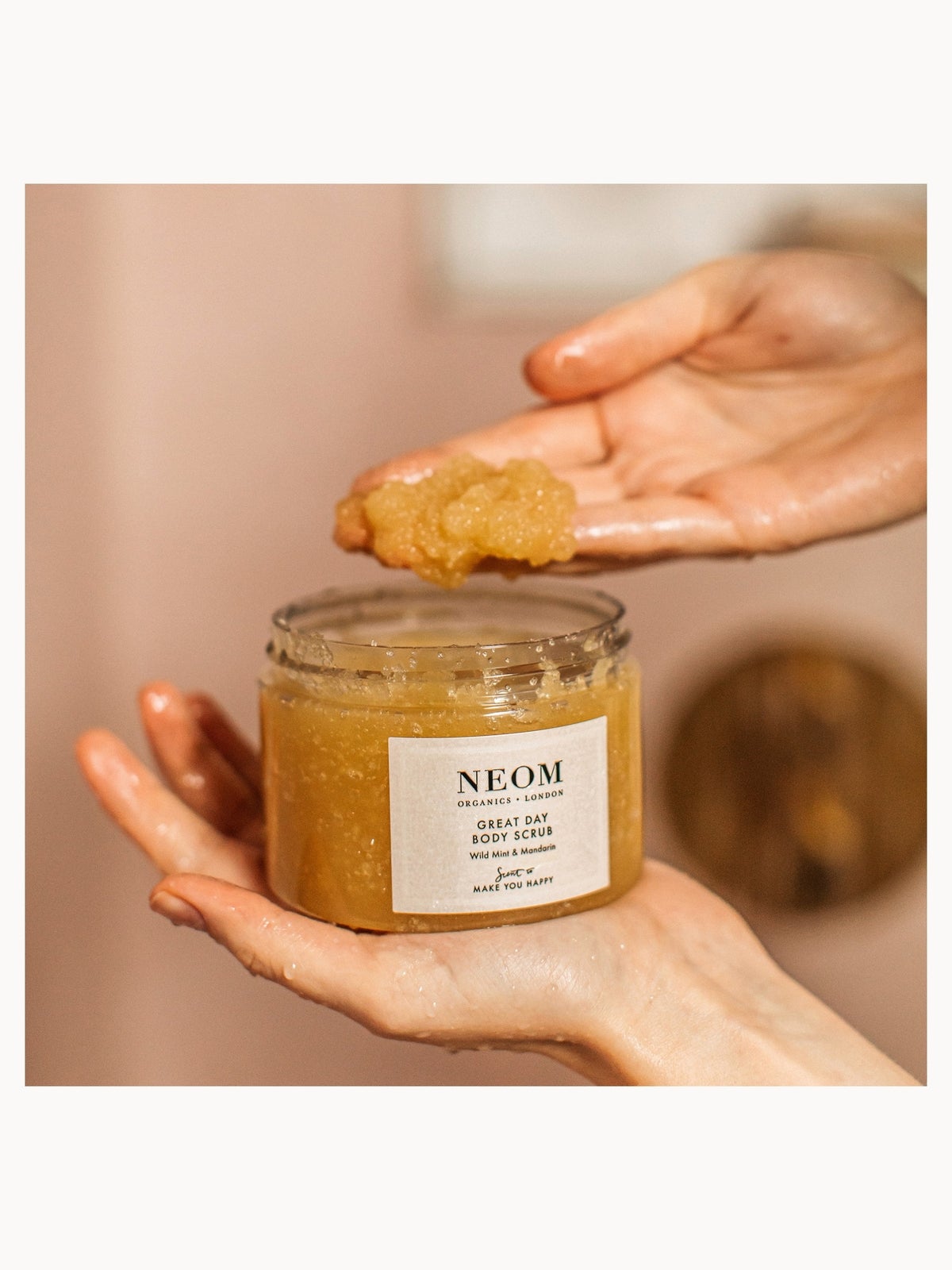 NEOM Wellbeing Real Luxury Body Scrub 332g 4