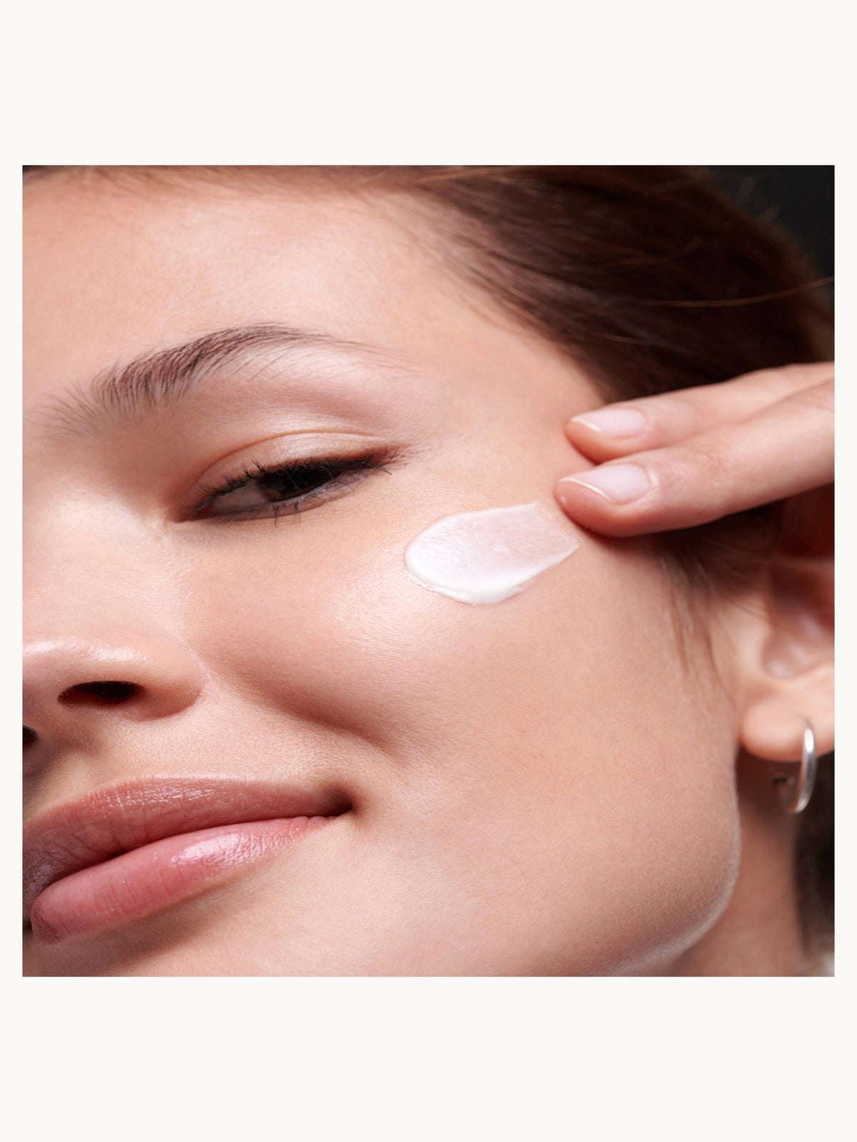 Garnier Vitamin C Brightening Day Cream Face Moisturiser 50ml 4
