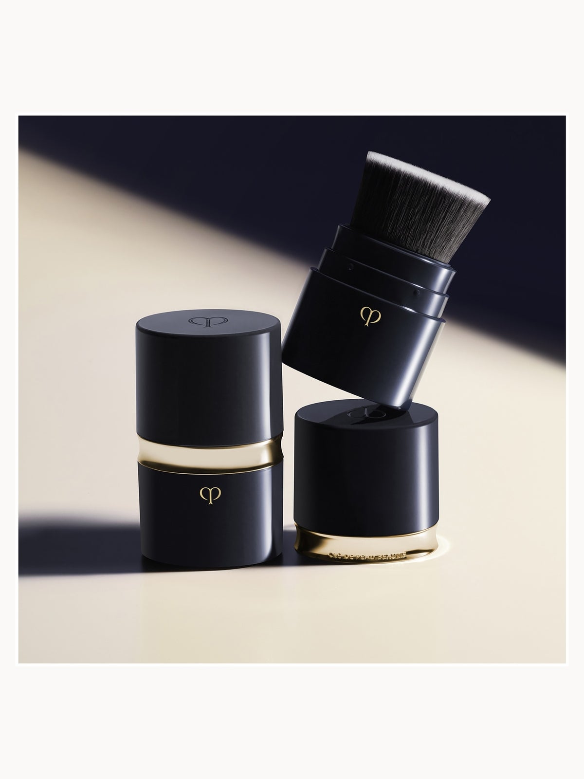 Clé de Peau Beauté Portable Brush 2