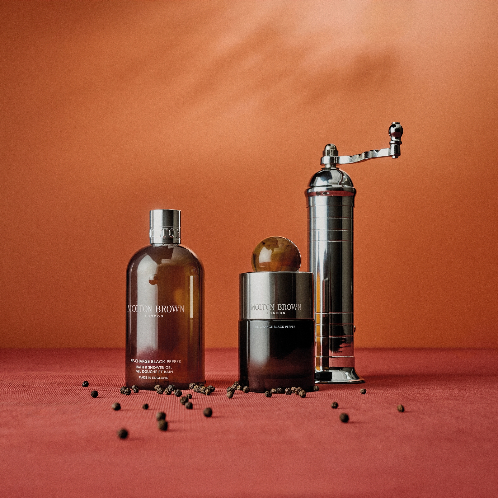 Thumbnail - Molton Brown Re-charge Black Pepper Bath and Shower Gel 300ml