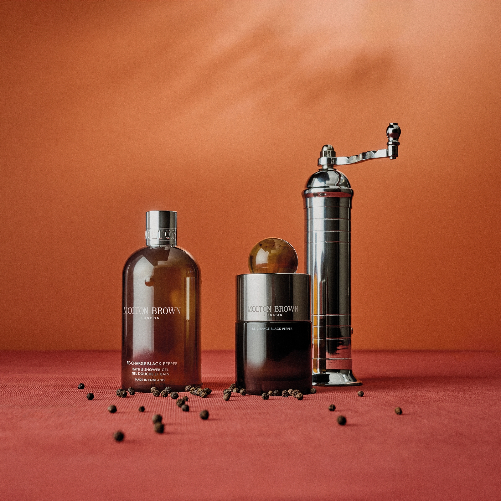 Thumbnail - Molton Brown Re-charge Black Pepper Bath and Shower Gel Refill 400ml