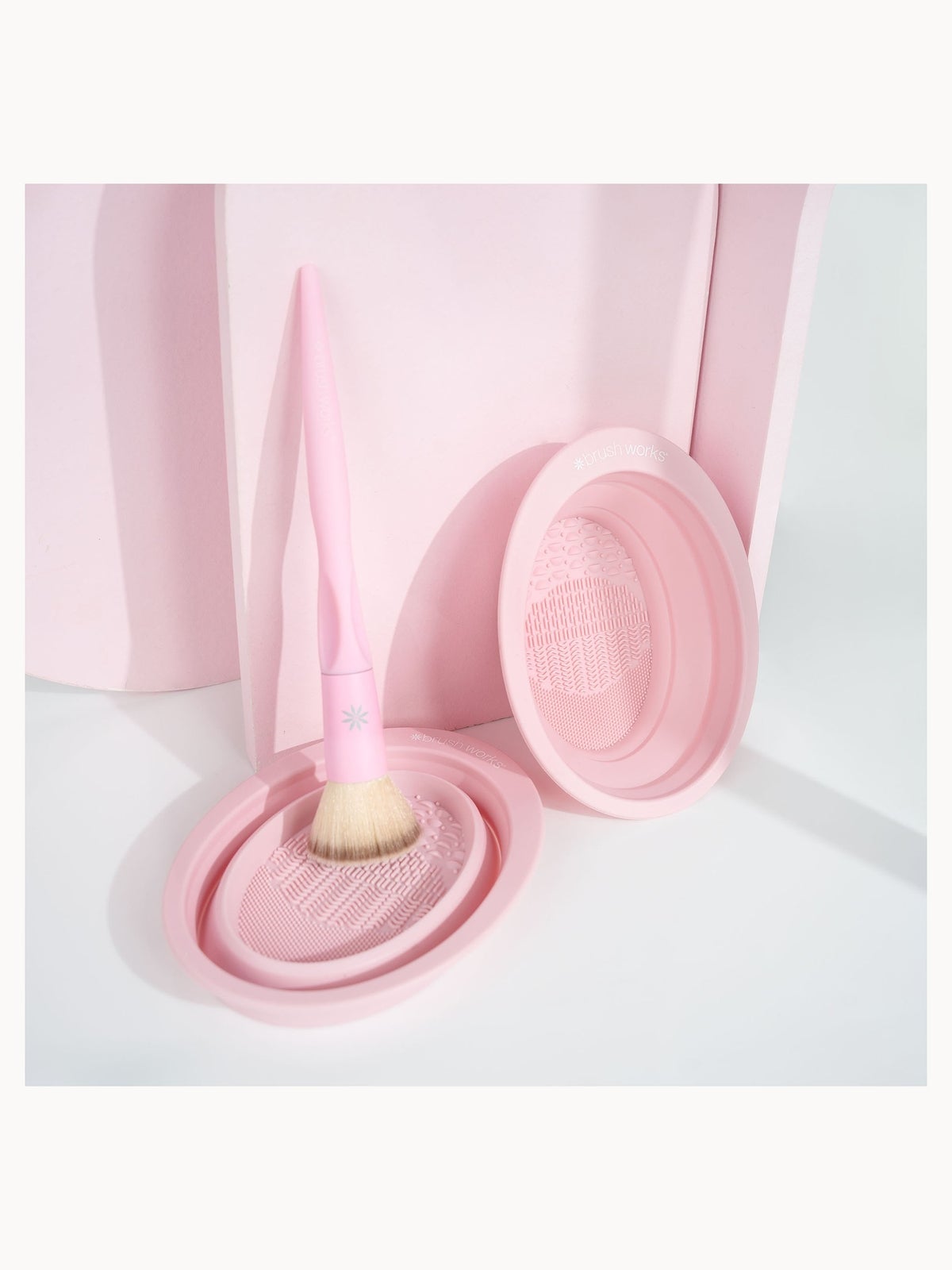 brushworks Silicone Makeup Brush Cleaning Bowl 4