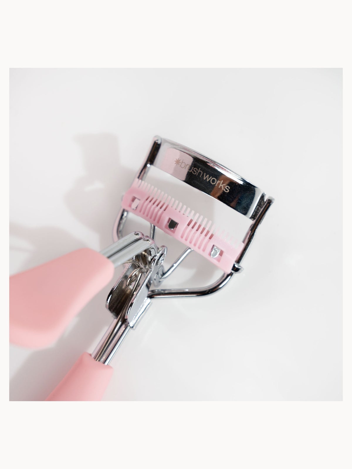 brushworks Pro Lash Curler with Comb 3