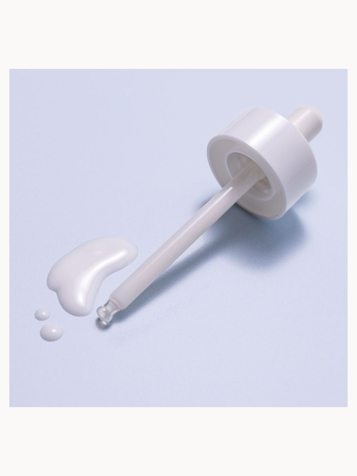 Hello Sunday The Mineral One Lightweight Serum with Hyaluronic Acid SPF50 30ml 3