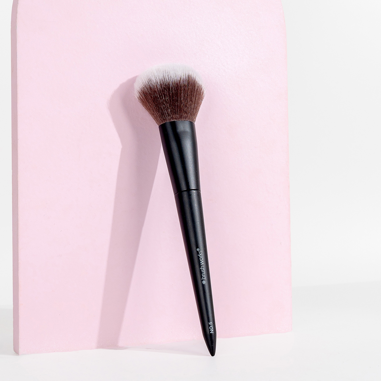 Thumbnail - brushworks No. 5 Powder Brush