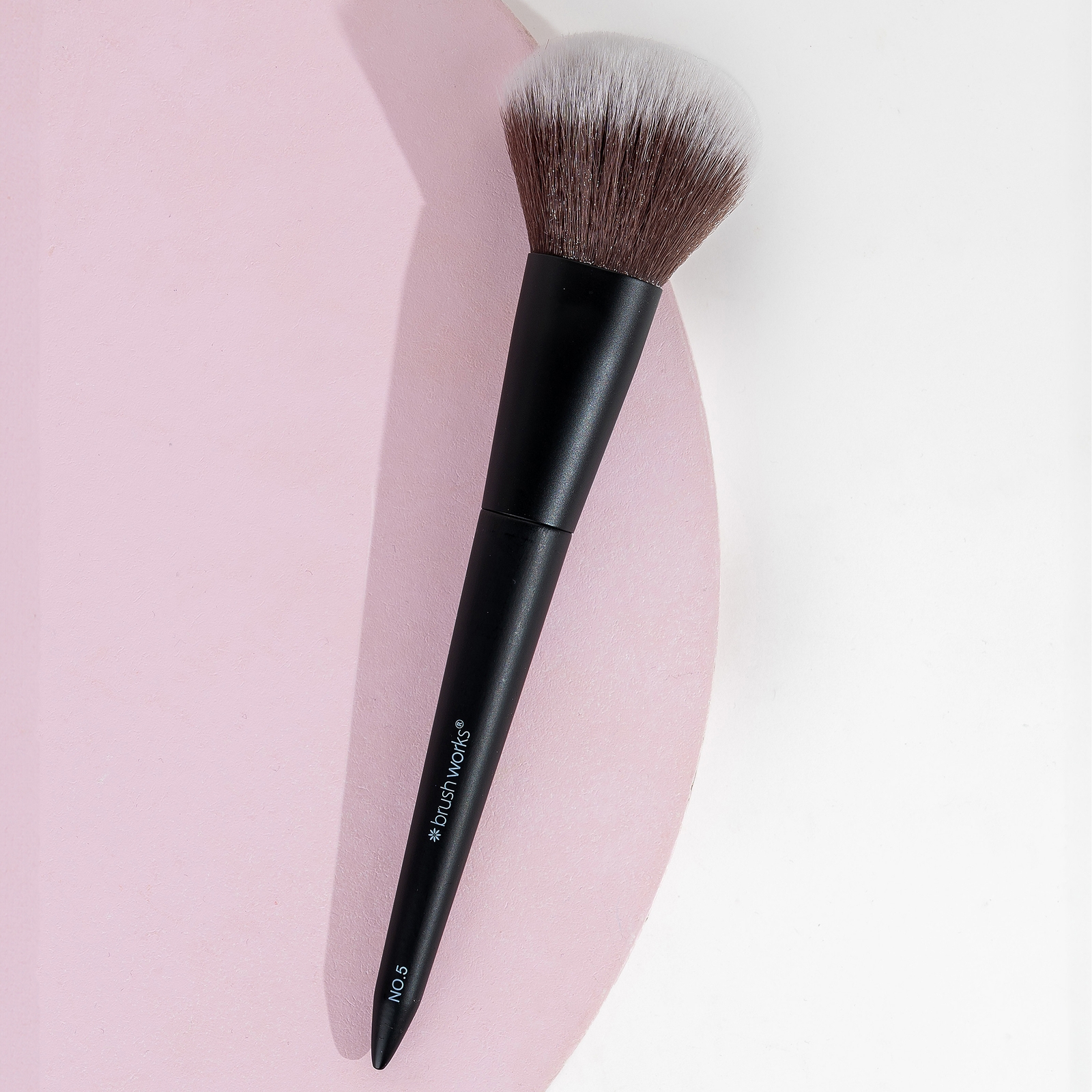 Thumbnail - brushworks No. 5 Powder Brush