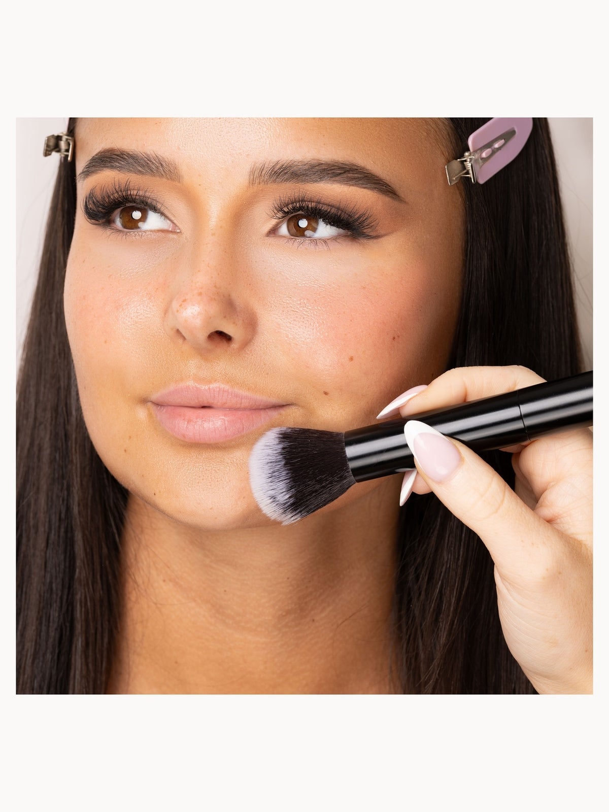 brushworks No. 6 Double Ended Powder and Buff Brush 4