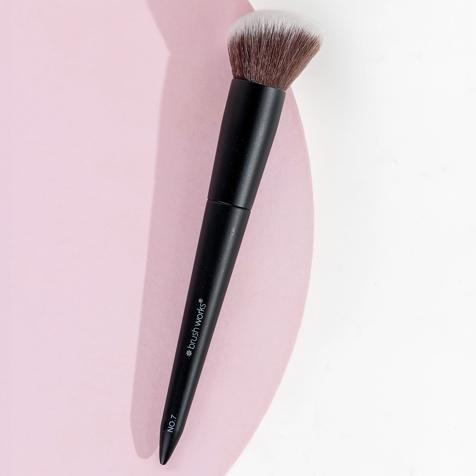Thumbnail - brushworks No. 7 Angled Blush Brush
