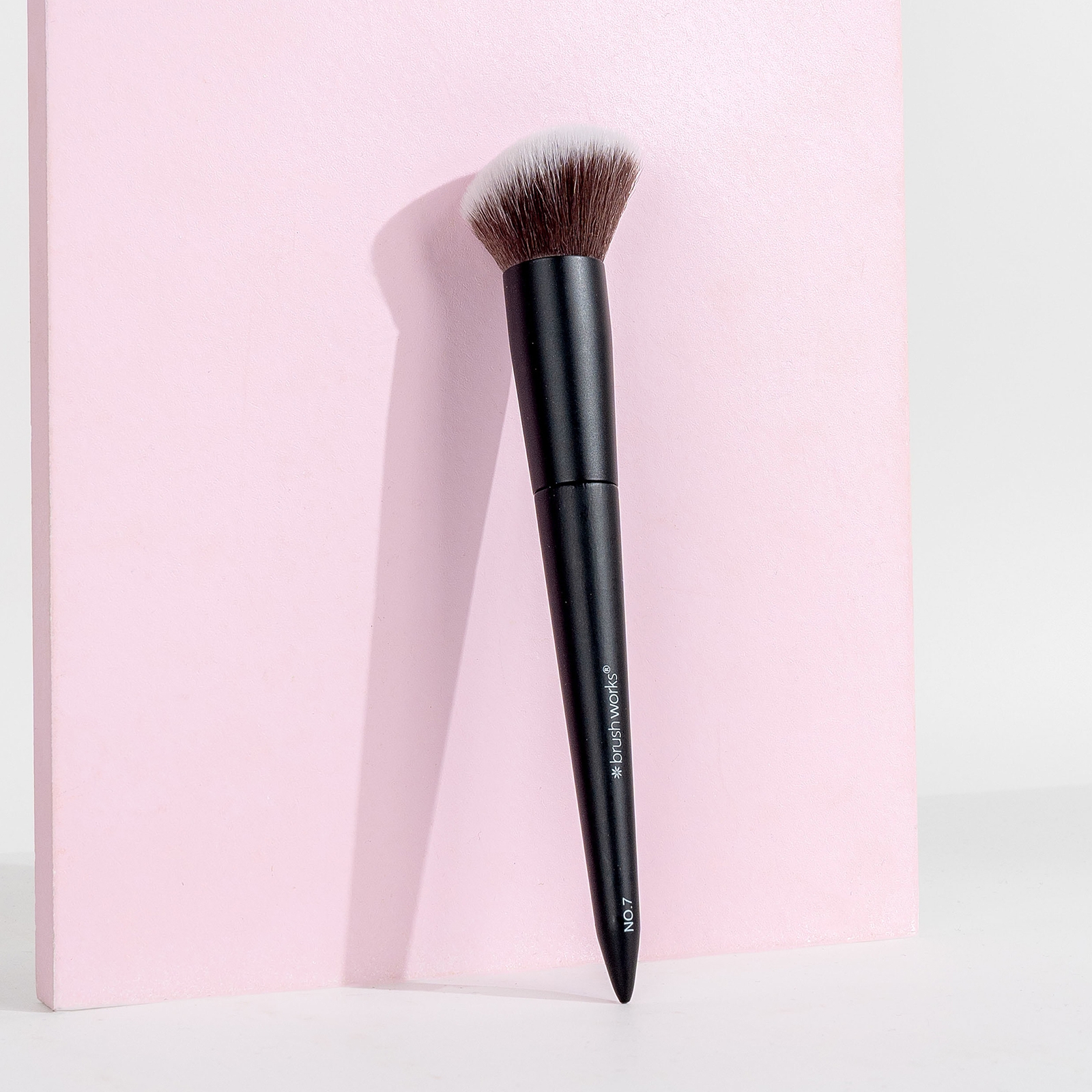 Thumbnail - brushworks No. 7 Angled Blush Brush