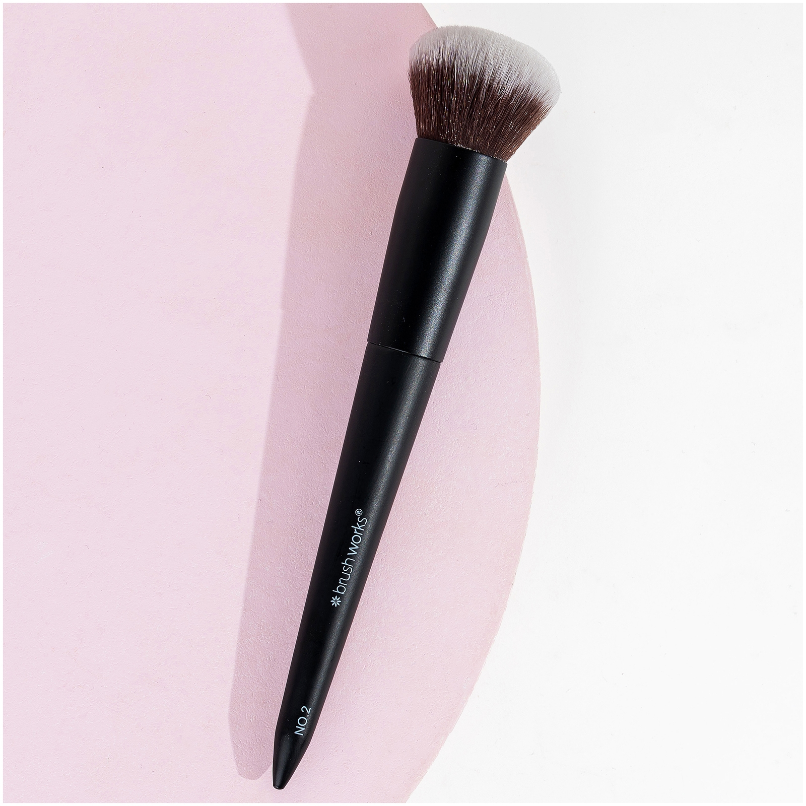 Thumbnail - brushworks No. 2 Buffing Foundation Brush