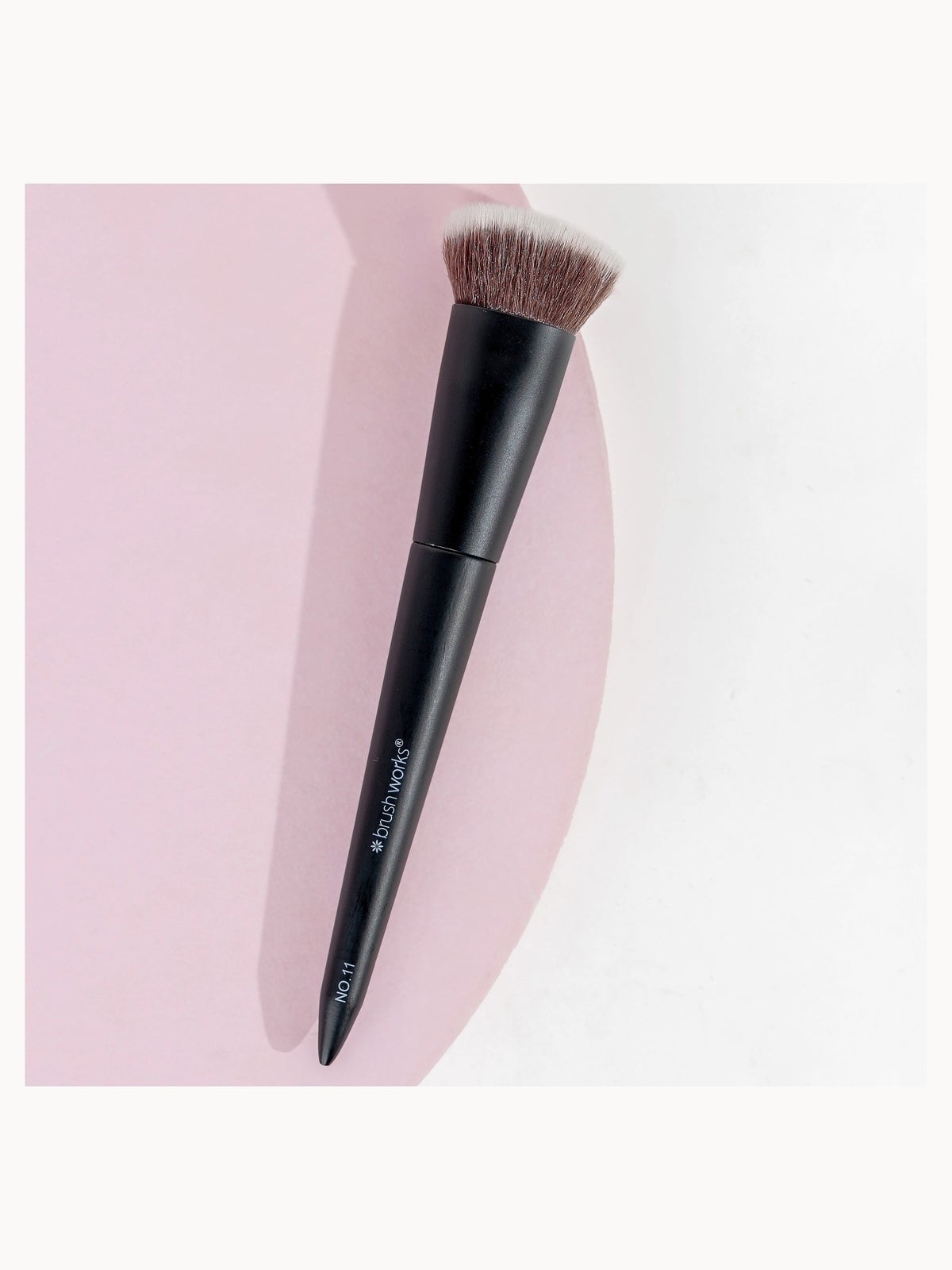 brushworks No. 11 Flat Top Contour Brush 2