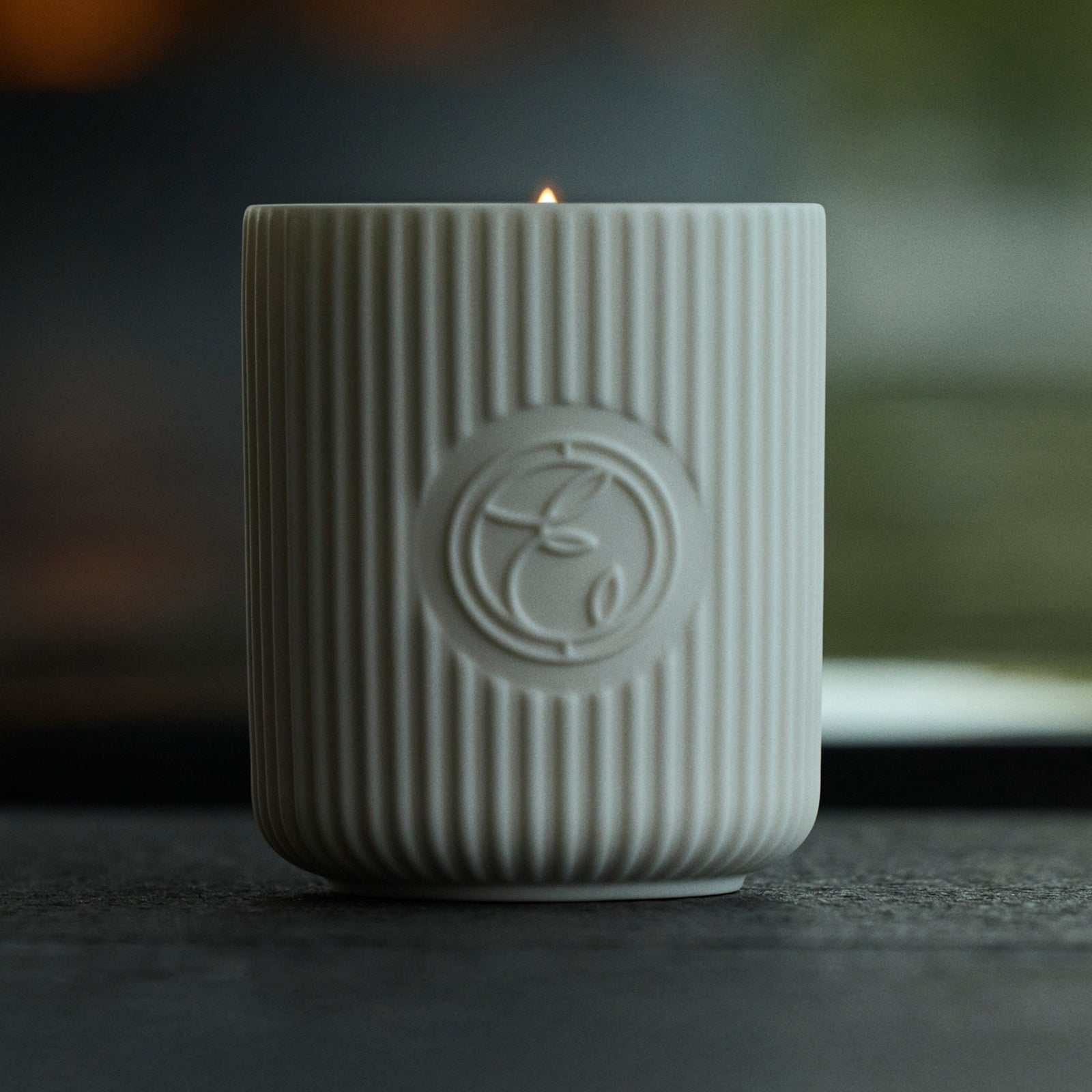 ESPA Frankincense & Myrrh Candle 240g 2