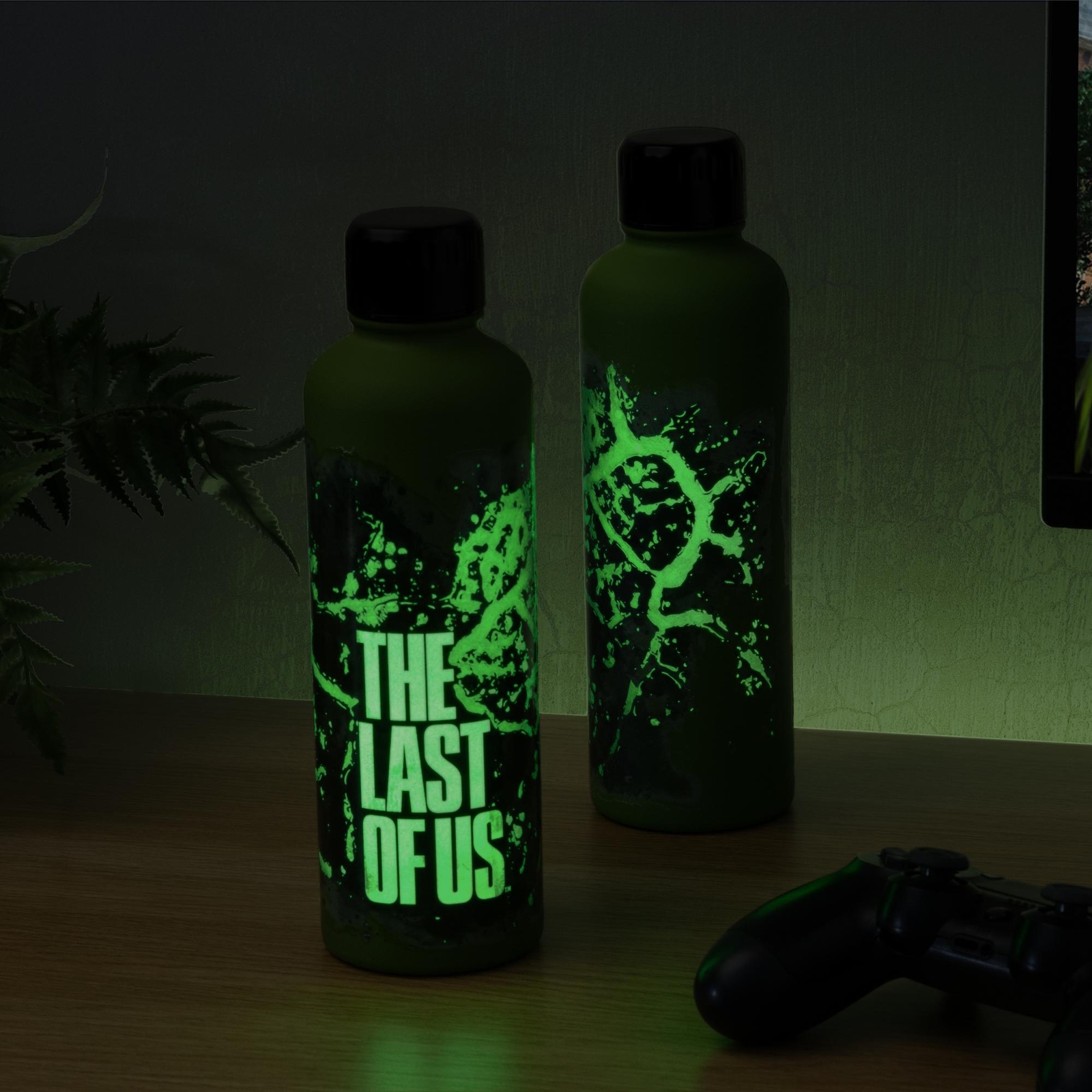 The Last Of Us Metal Water Bottle GITD The Last Of Us Metal Water Bottle GITD