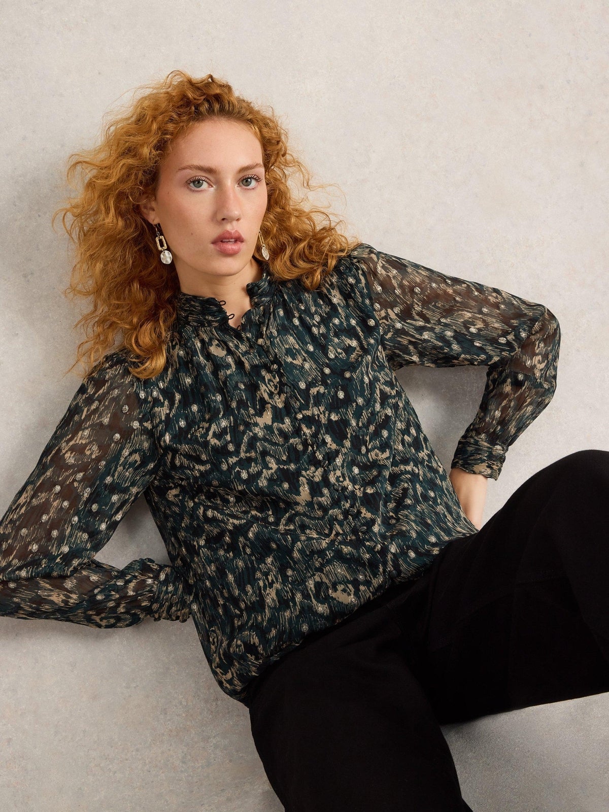Bluse mit Glitzertupfen - 46