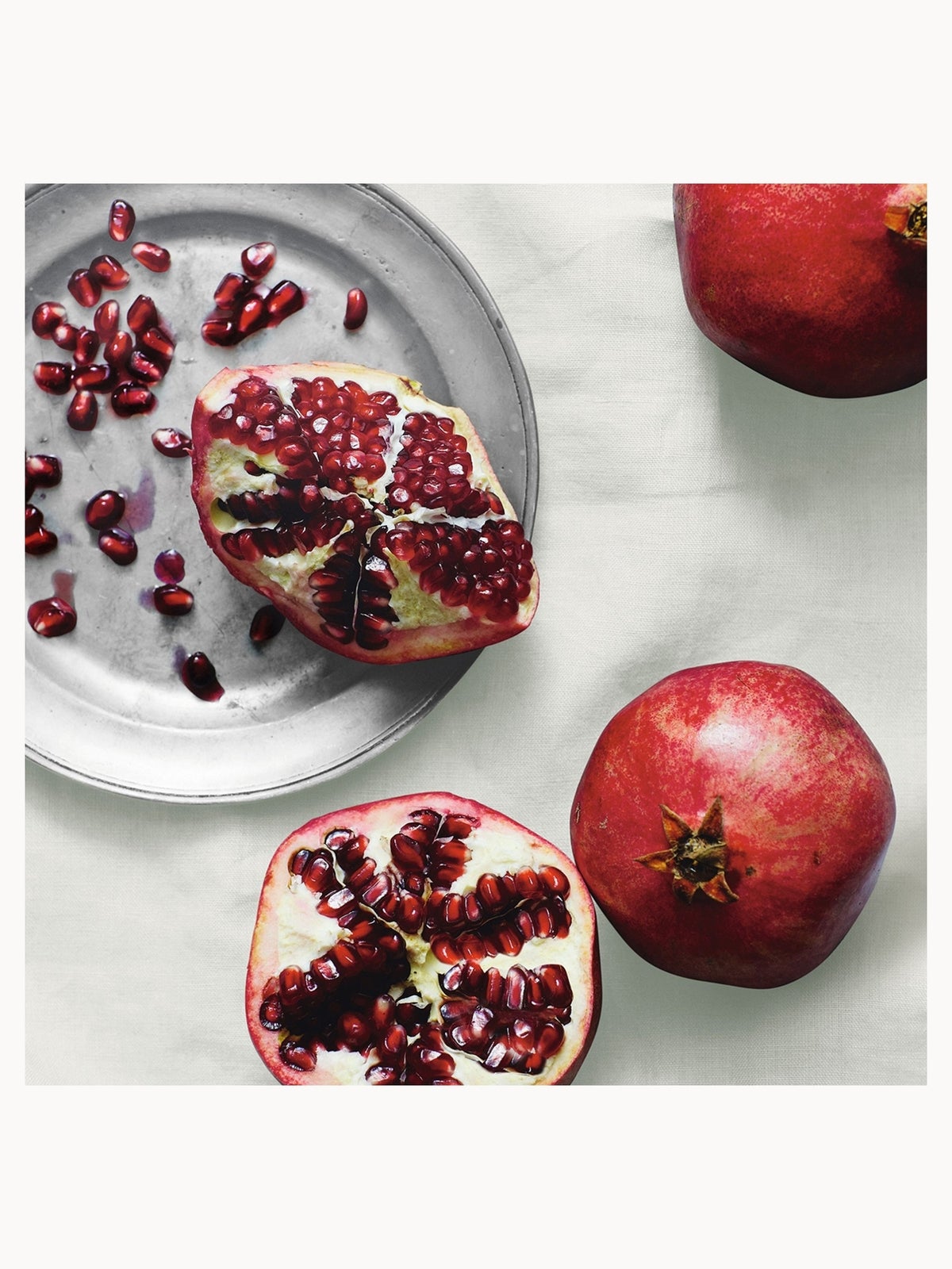 The White Company Pomegranate Signature Candle 140g 4