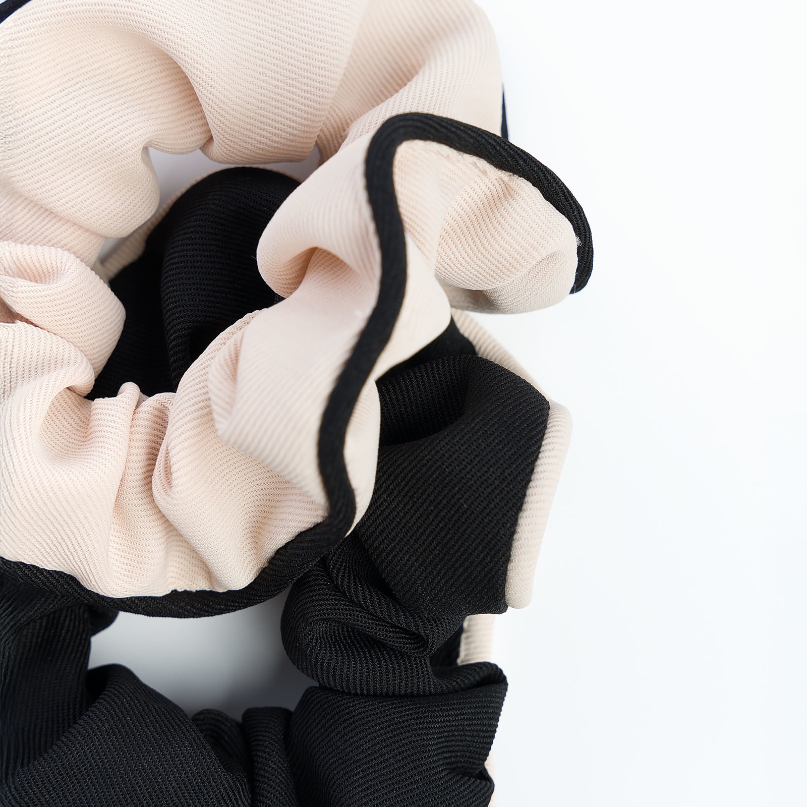 Thumbnail - brushworks Contrast Scrunchies - Black & White - 2 Pack