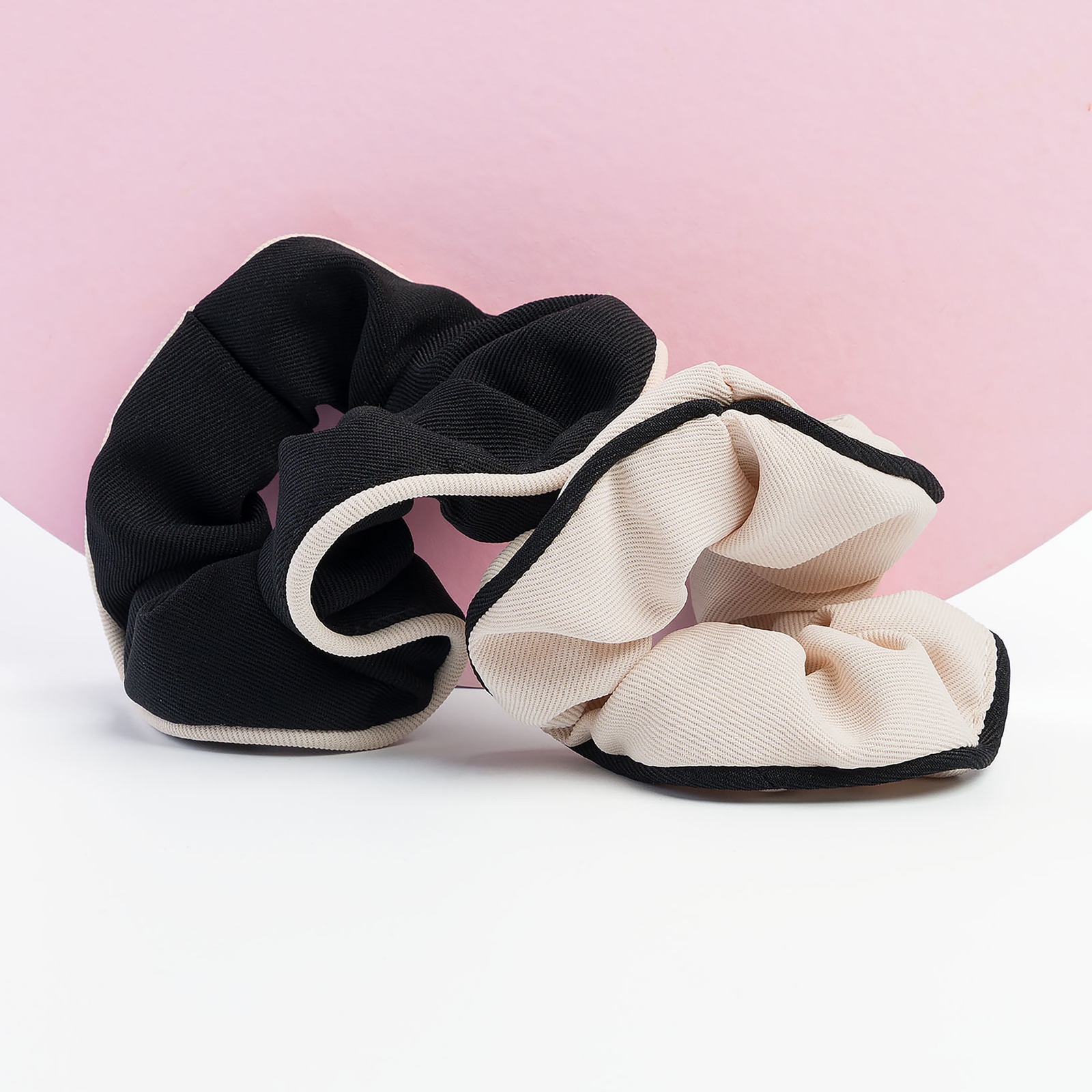 Thumbnail - brushworks Contrast Scrunchies - Black & White - 2 Pack