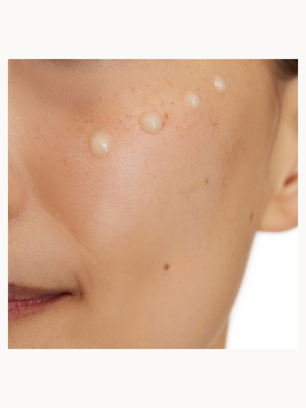 CeraVe Skin Renewing 10% Pure Vitamin C Serum with Ceramides for Brighter & Smoother Skin 30ml 4