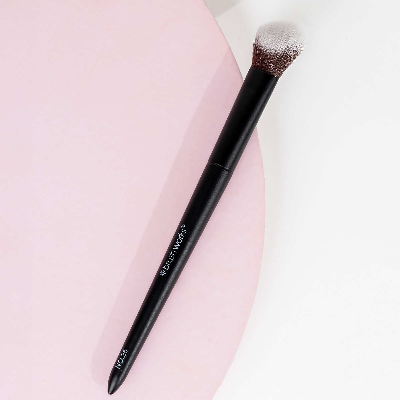 Thumbnail - brushworks No. 25 Brightening Concealer Brush