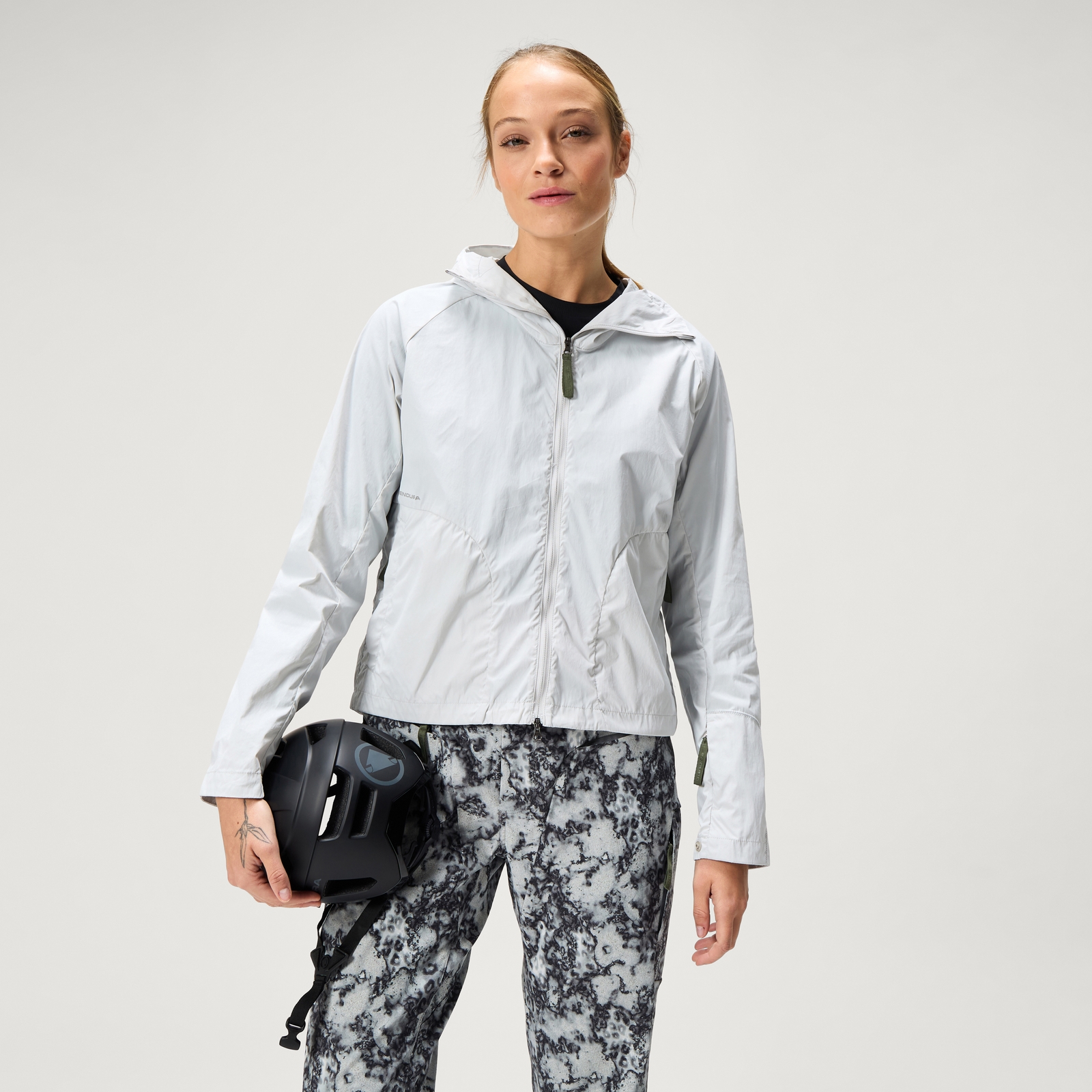 Endura Women's SulTrac Breathable Lightweight Jacket - Lunar Rock | Extra 10% off first order.