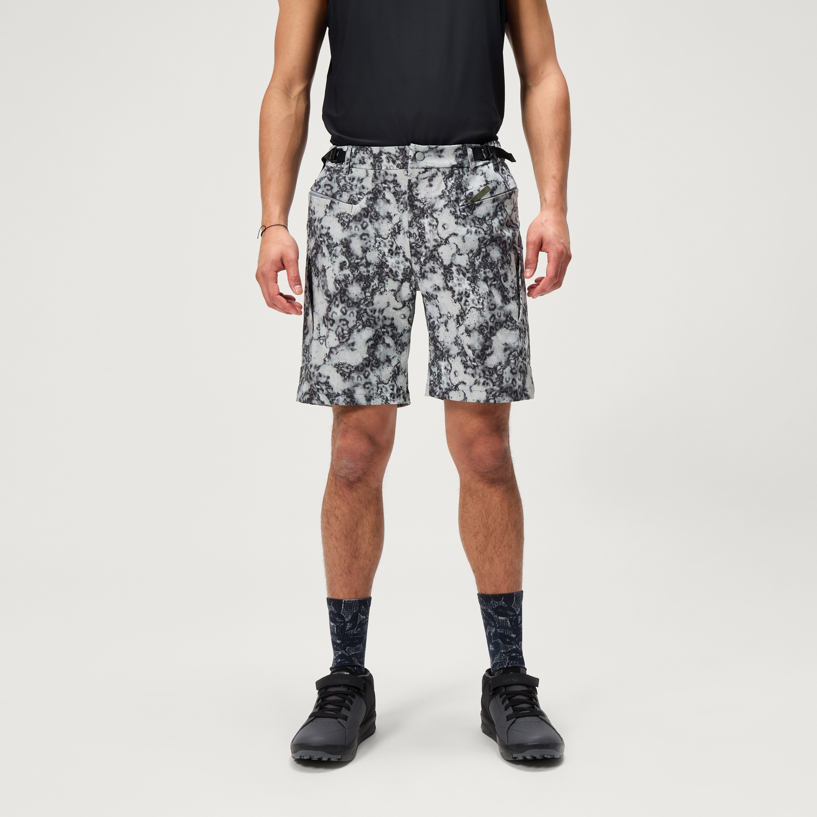 Endura Men's SulTrac Adv 8" Shorts - Dispersed Floral | Extra 10% off first order.