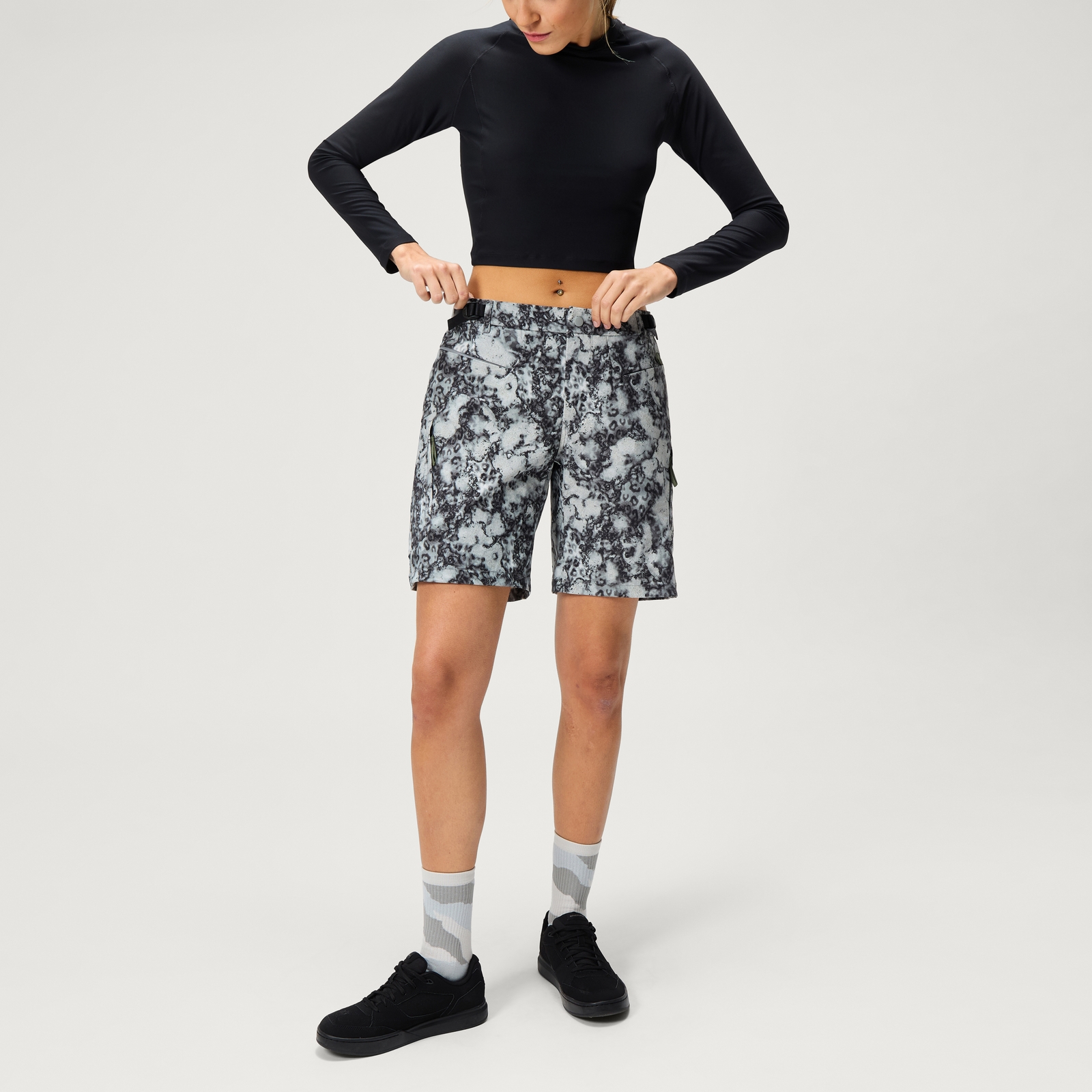 Endura Women's SulTrac Adv 8" Shorts  - Dispersed Floral | Extra 10% off first order.