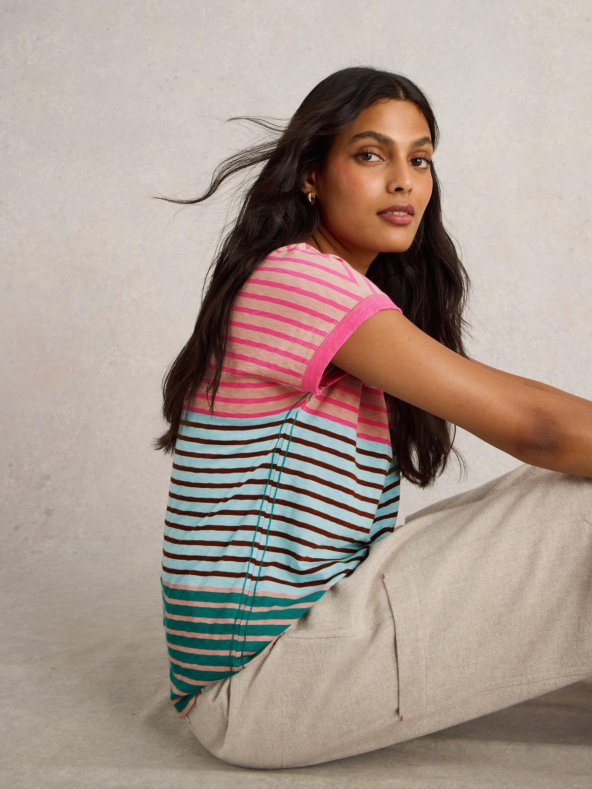 T-Shirt Nelly mit Keilausschnitt - 36/R