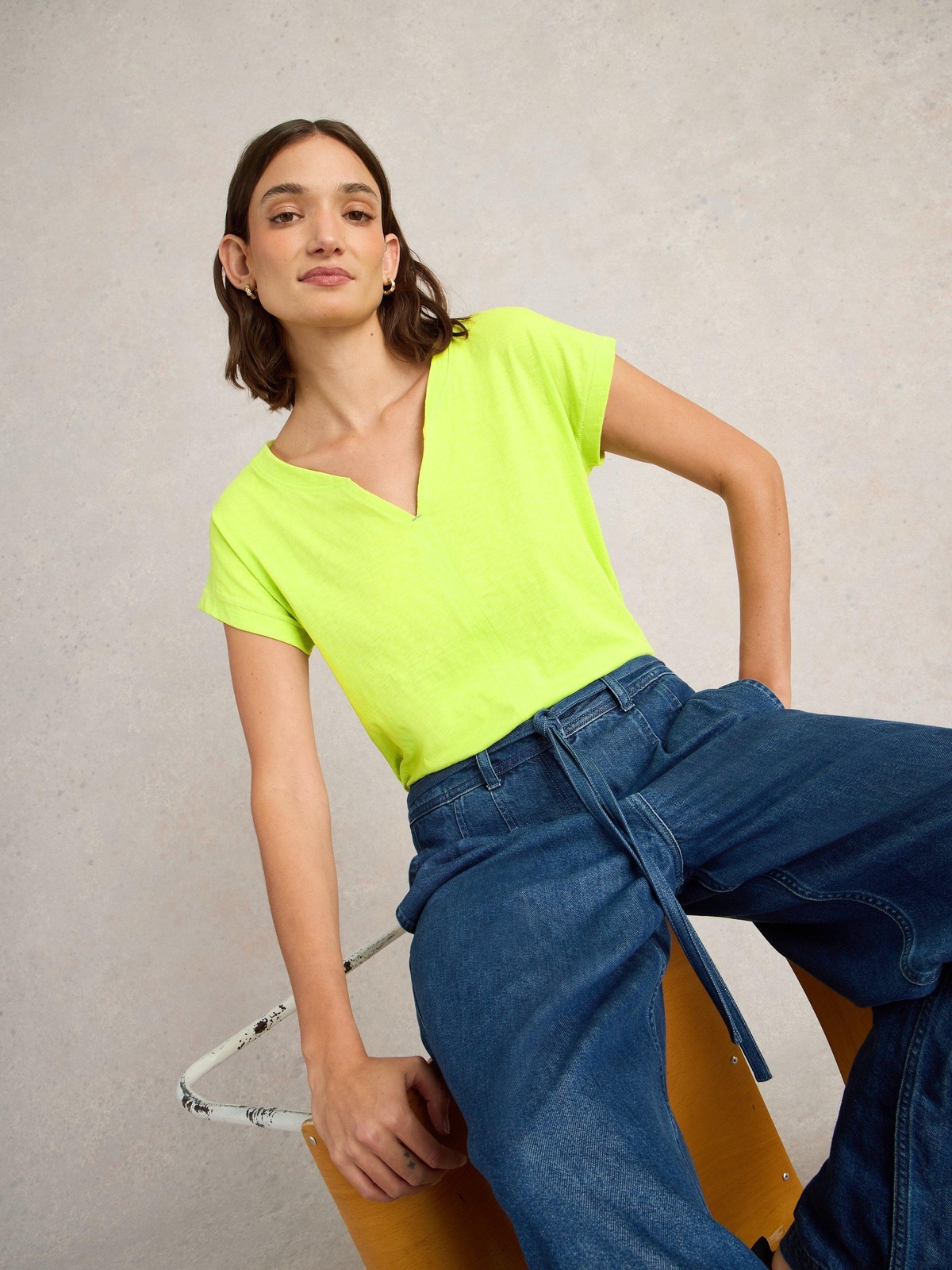 T-Shirt Nelly mit Keilausschnitt - 52