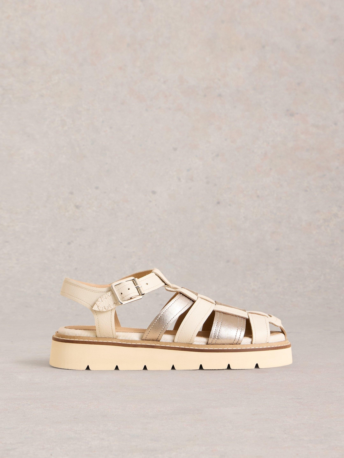 Riemensandalen mit Profilsohle - 39