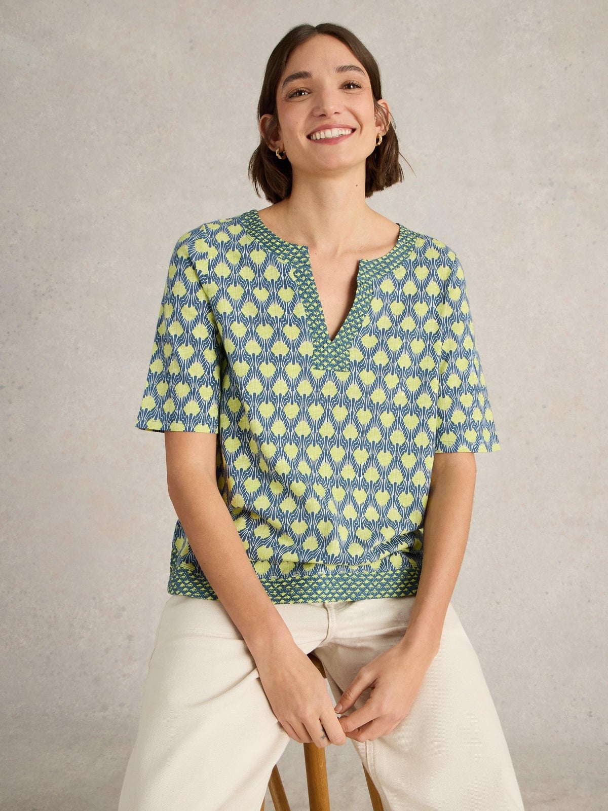 T-Shirt Weaver mit Keilausschnitt - 36