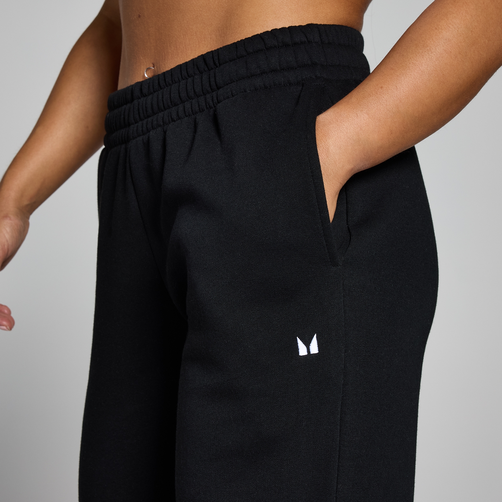 Thumbnail - MP Damen Basics Jogginghose mit zierlicher Passform und geradem Bein – Schwarz - M