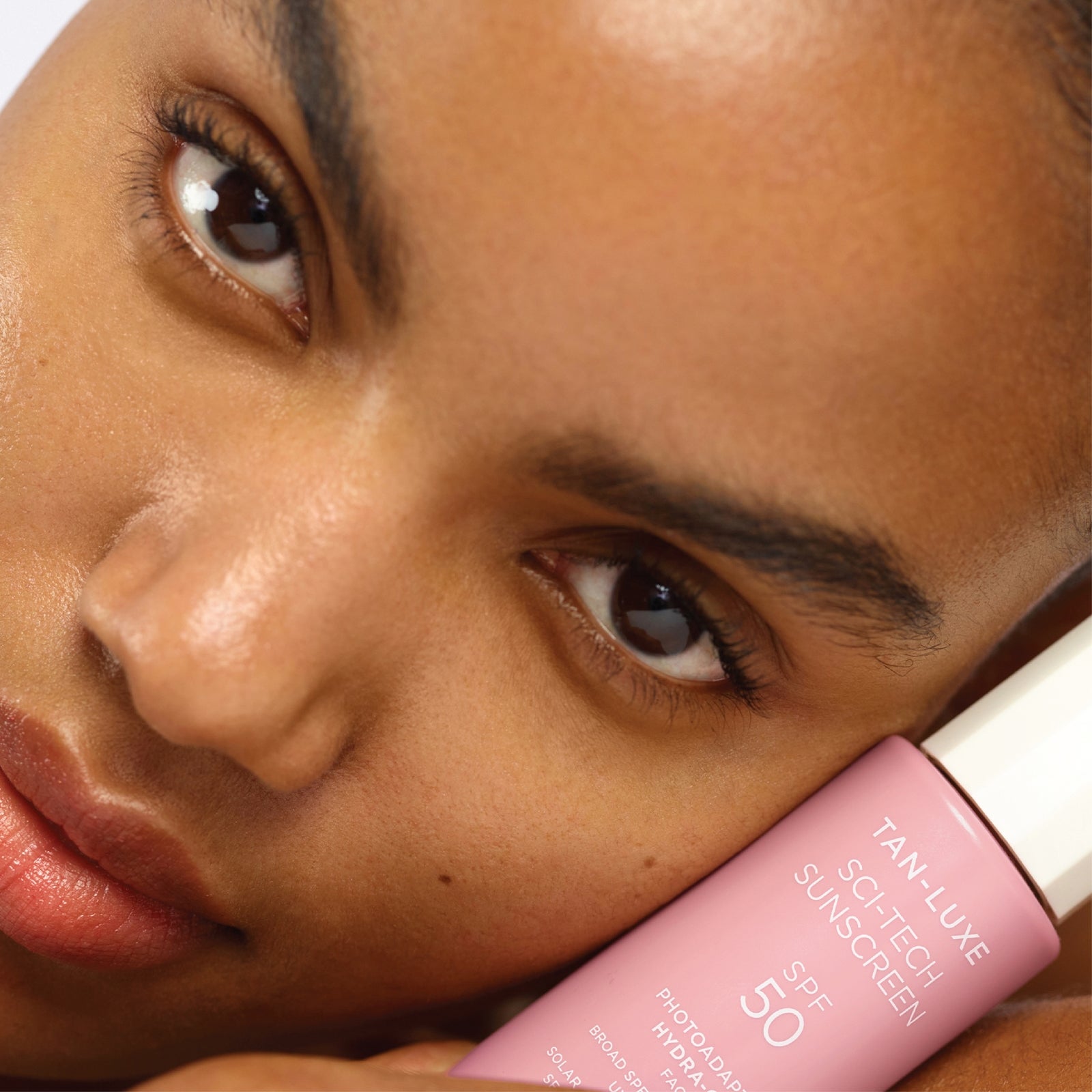 Tan-Luxe Sci Tech Sunscreen Photo-Adaptive Face Gel SPF 50 50ml 4