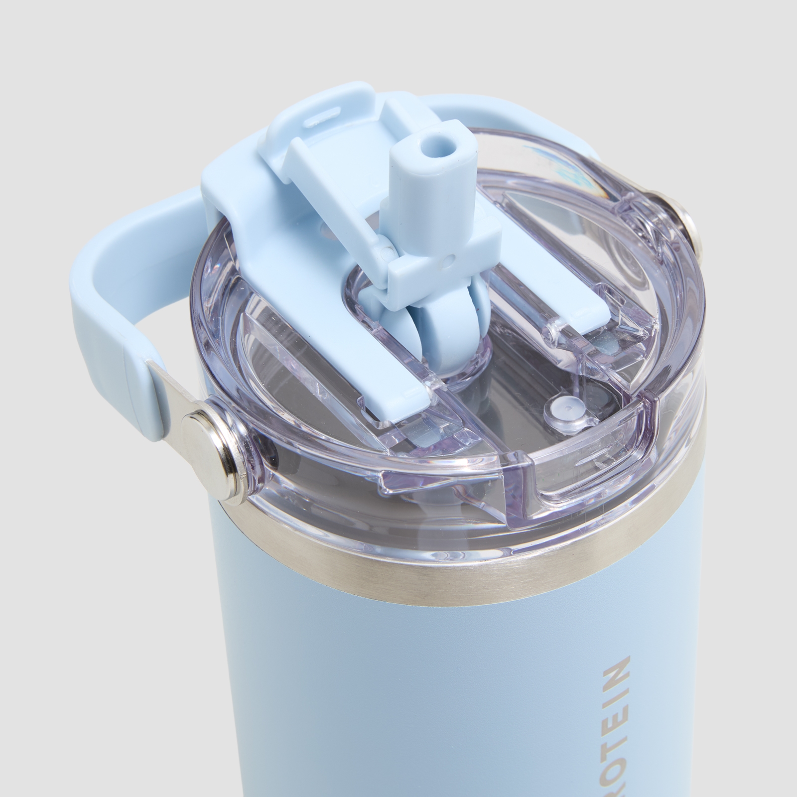 5059883493381 - Myprotein Recycelte Metall Trinkflasche mit Tragegriff und Strohhalm 900 ml - Babyblau